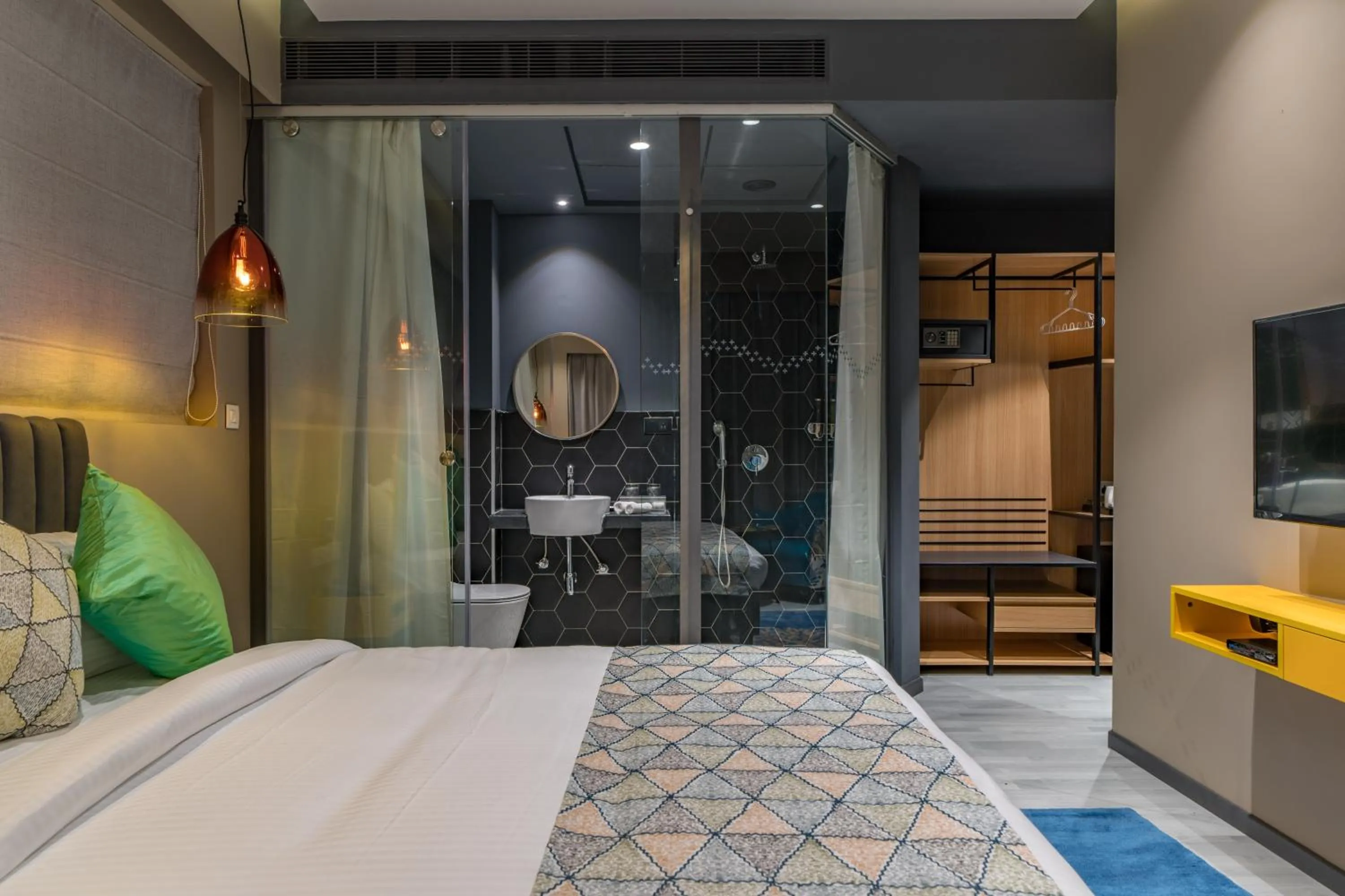 TV and multimedia, Bed in Hotel B plus L