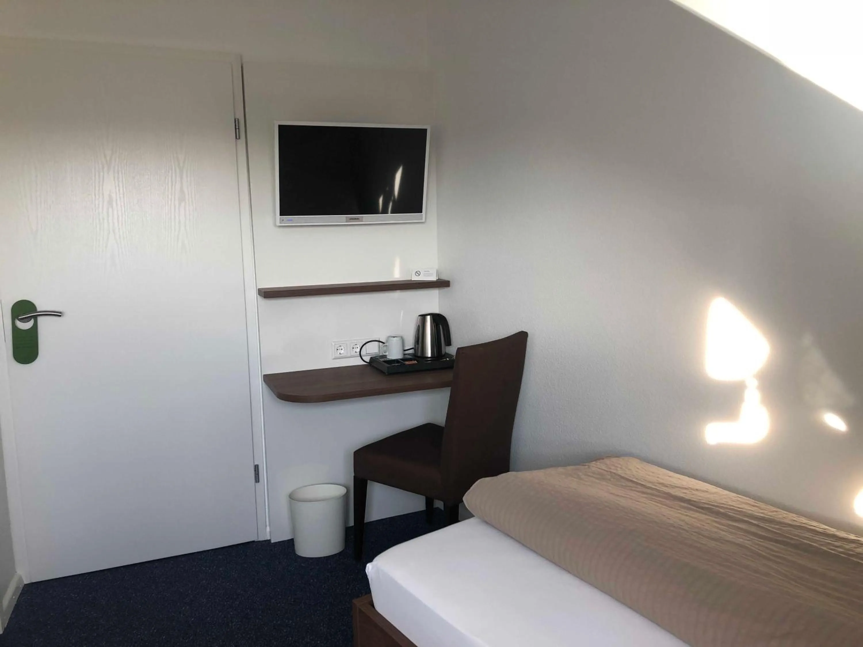 Single Room with Private Bathroom - single occupancy in Gästehaus Adler