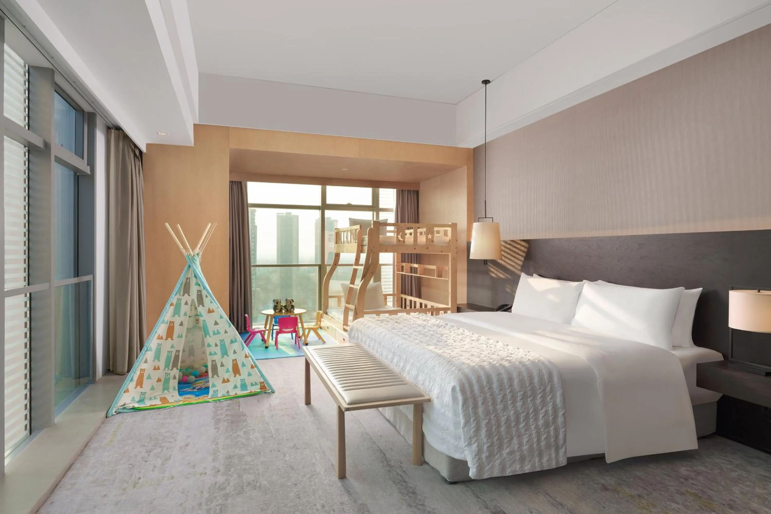 Photo of the whole room, Bed in Le Meridien Zhongshan