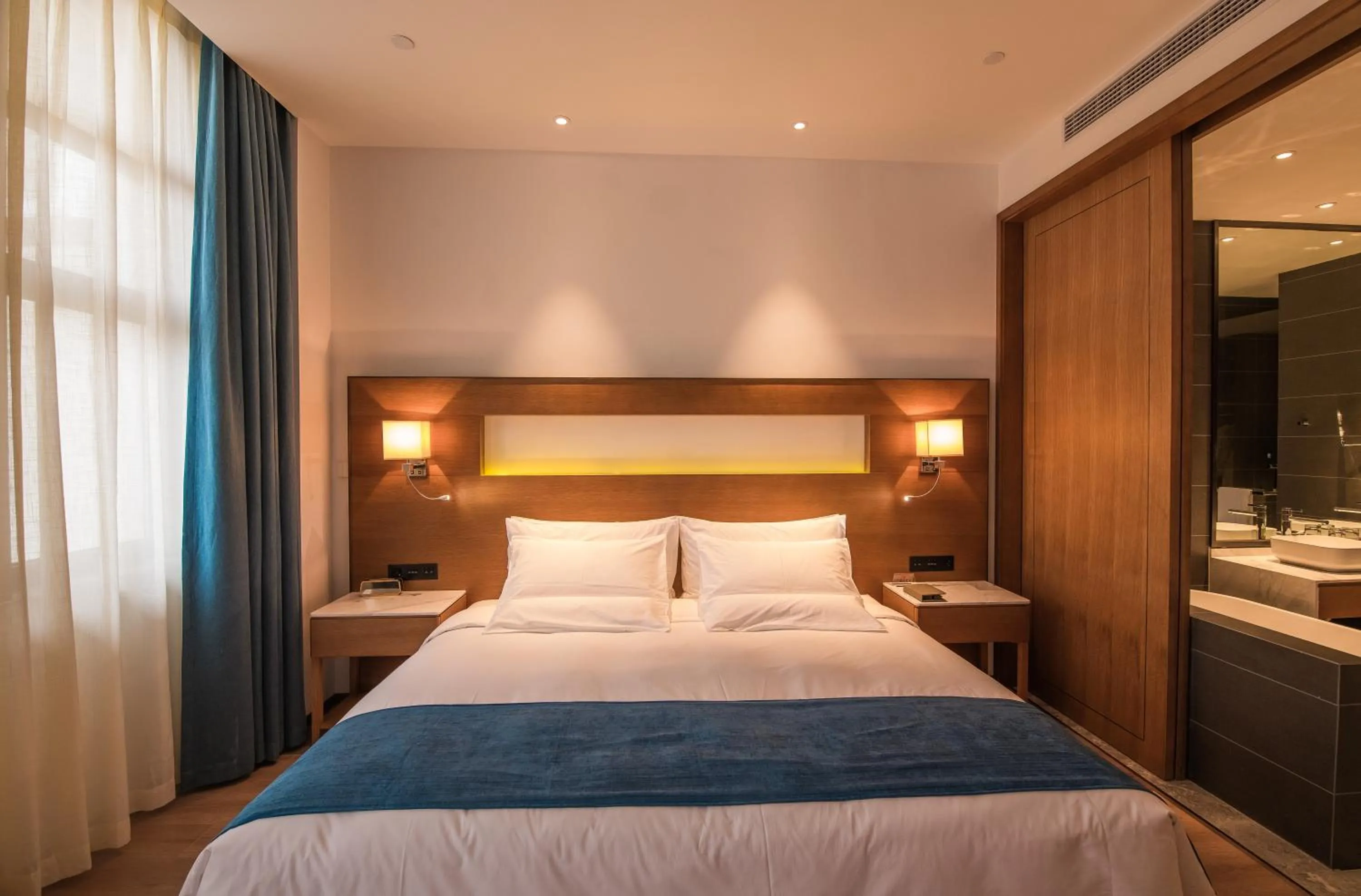 Bed in Novotel Suzhou Tai Lake Santeh