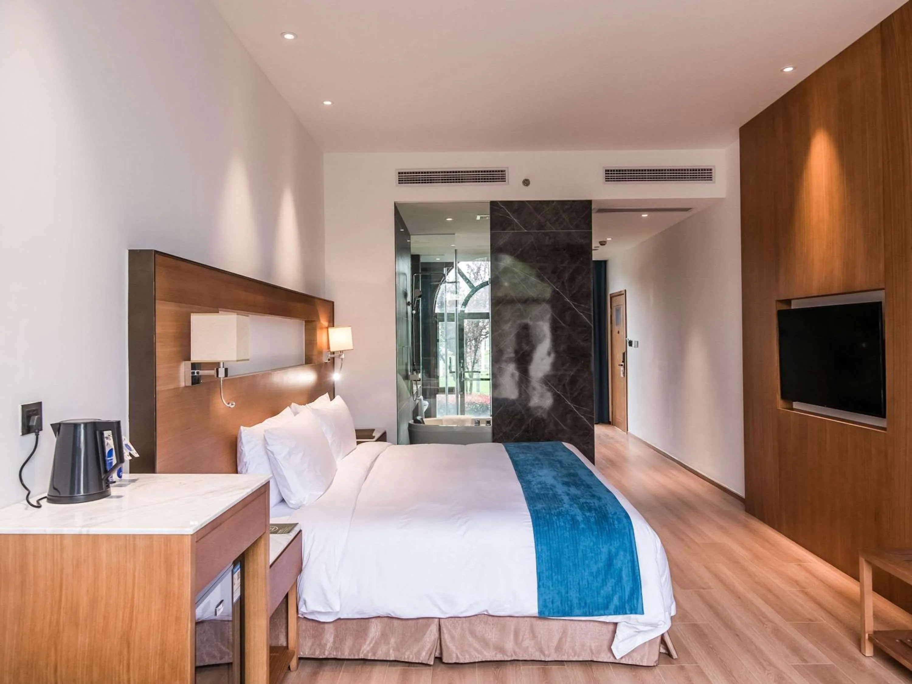 Photo of the whole room, Bed in Novotel Suzhou Tai Lake Santeh