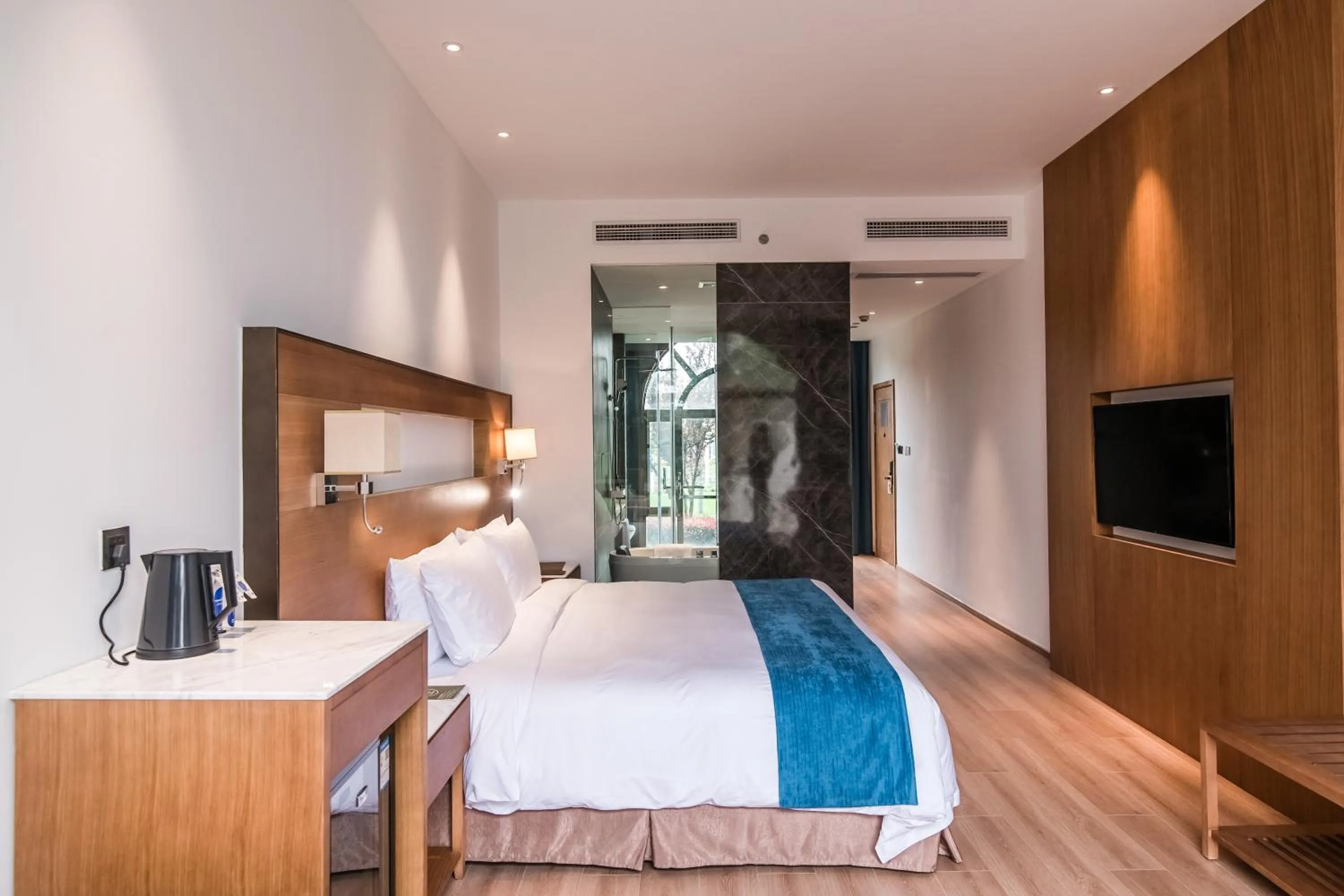 Photo of the whole room, Bed in Novotel Suzhou Tai Lake Santeh