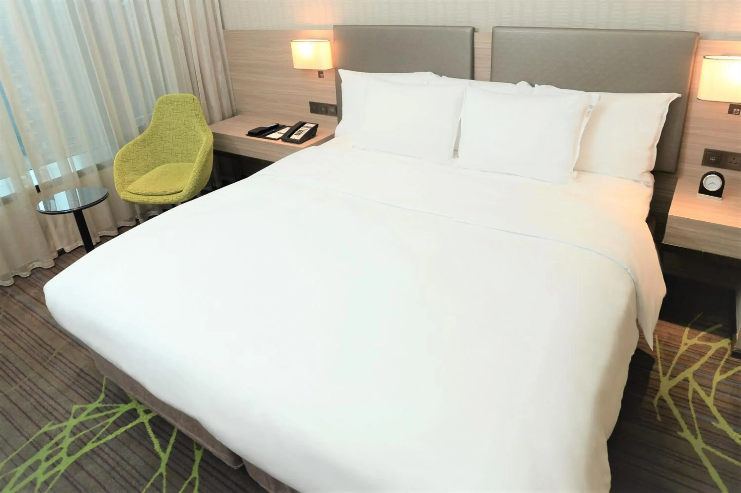 Bed in Holiday Inn Express Hong Kong Kowloon CBD2 by IHG Bed in Holiday Inn Express Hong Kong Kowloon CBD2 by IHG