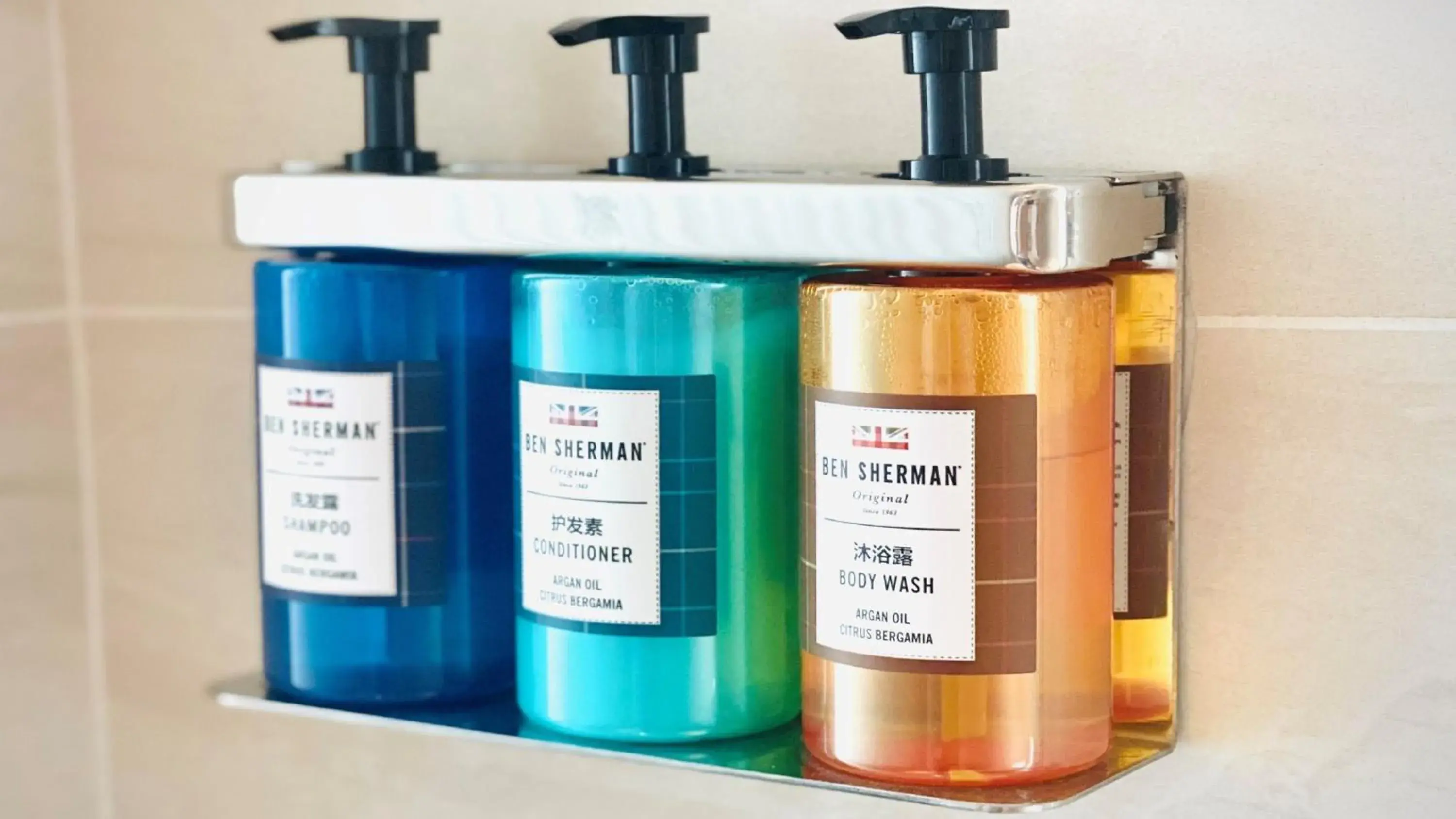 Photo of the whole room in Holiday Inn Express Hong Kong Kowloon CBD2 by IHG Photo of the whole room in Holiday Inn Express Hong Kong Kowloon CBD2 by IHG