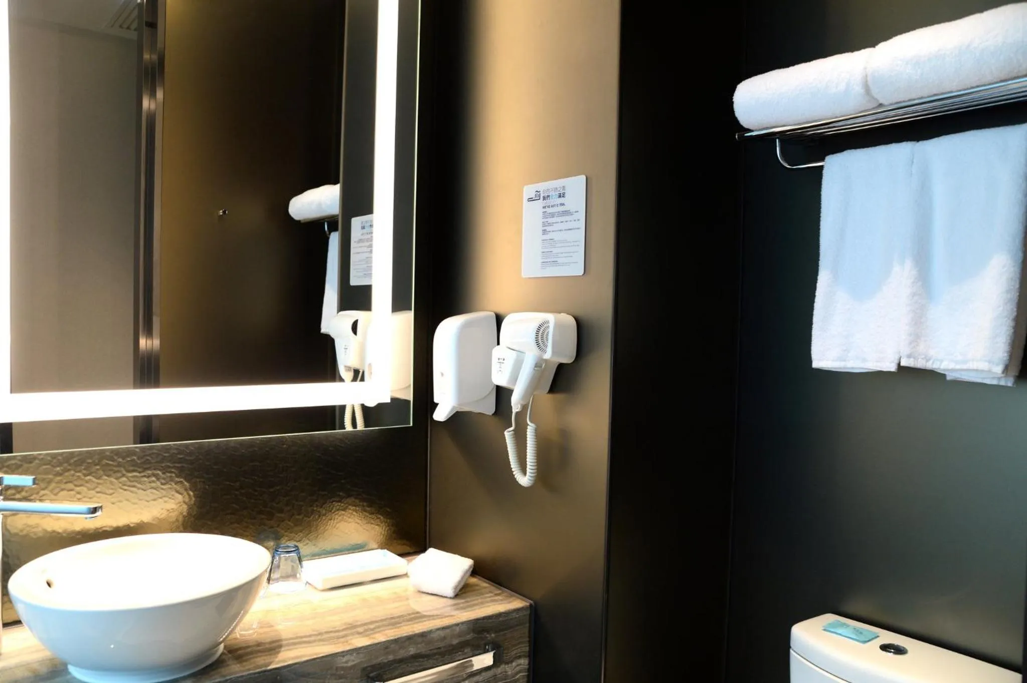 Photo of the whole room in Holiday Inn Express Hong Kong Kowloon CBD2 by IHG