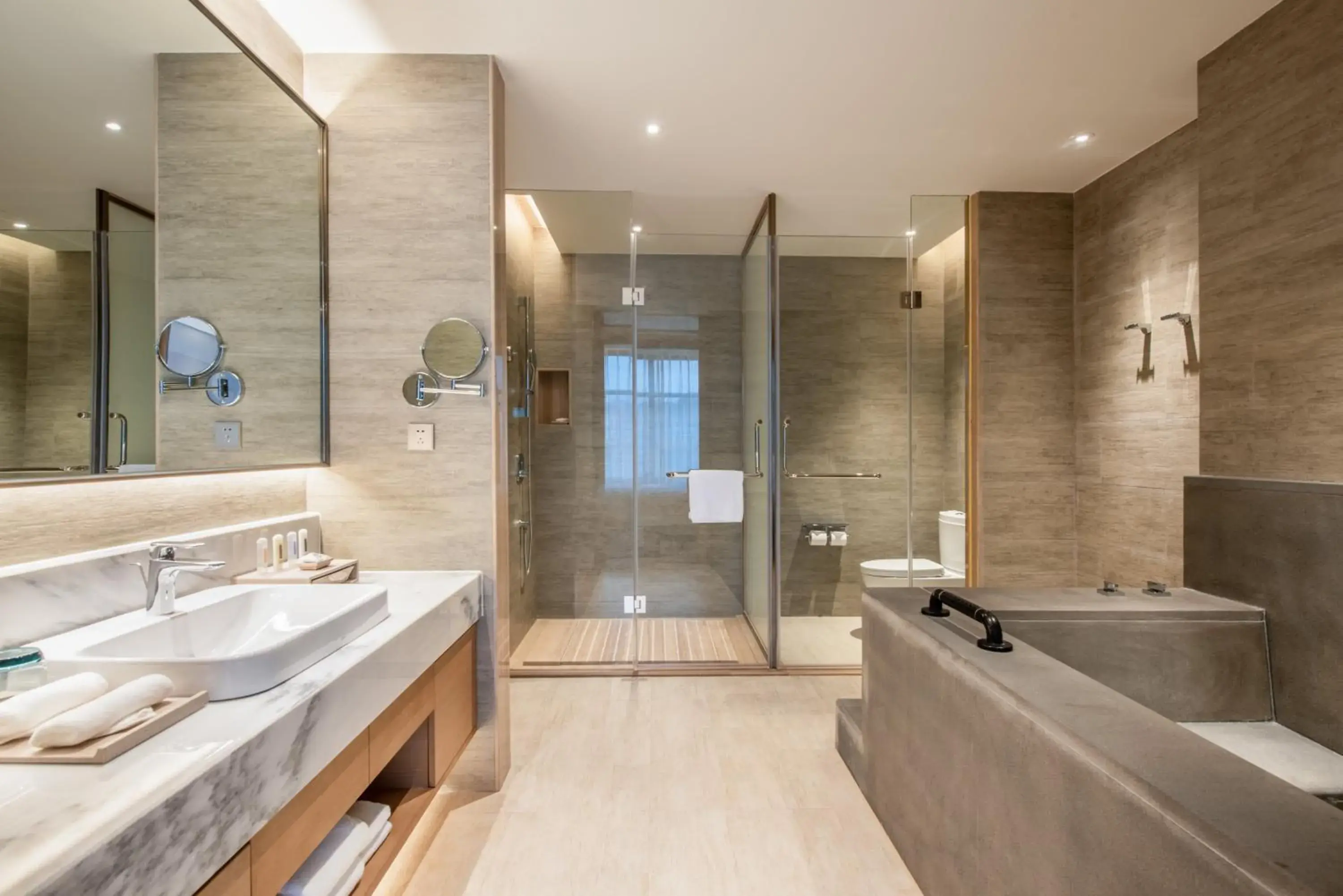 Bathroom in Holiday Inn Resort Yichun Mingyue Mountain by IHG Bathroom in Holiday Inn Resort Yichun Mingyue Mountain by IHG