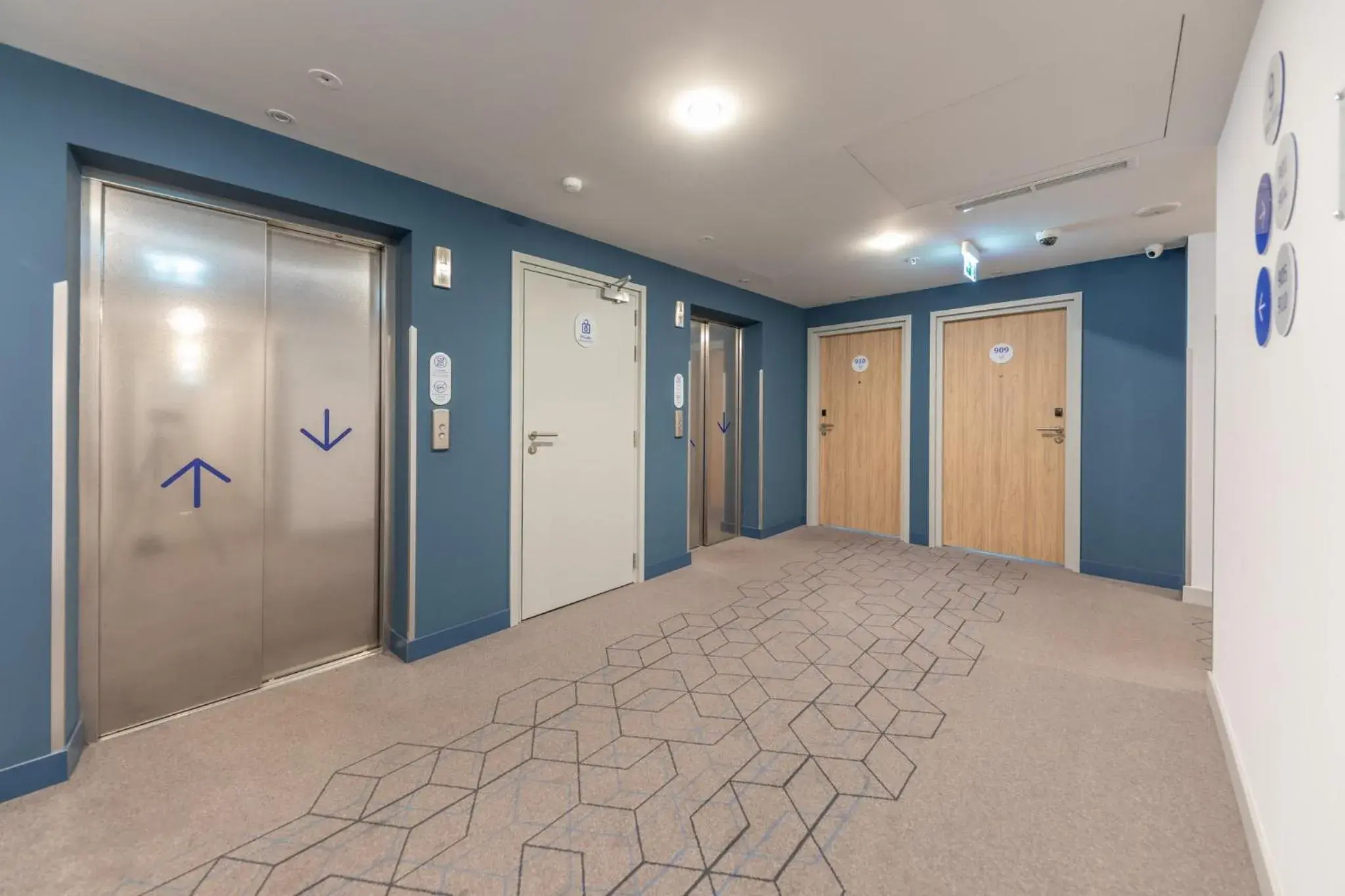 Lobby or reception in Holiday Inn Express - Yerevan by IHG Lobby or reception in Holiday Inn Express - Yerevan by IHG