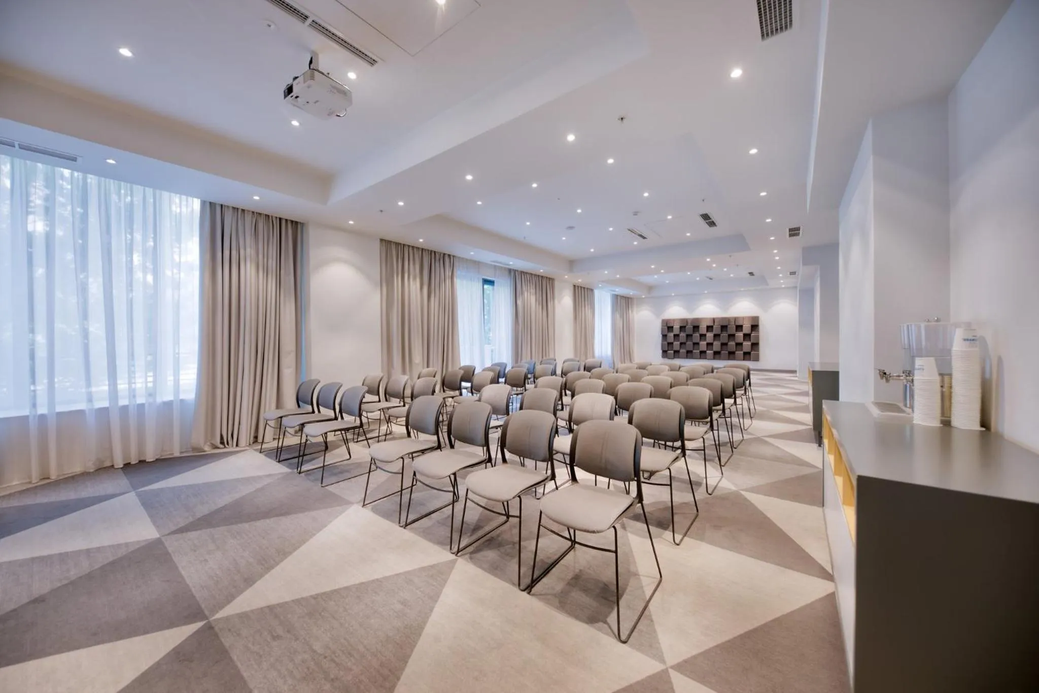 Meeting/conference room in Holiday Inn Express - Yerevan by IHG