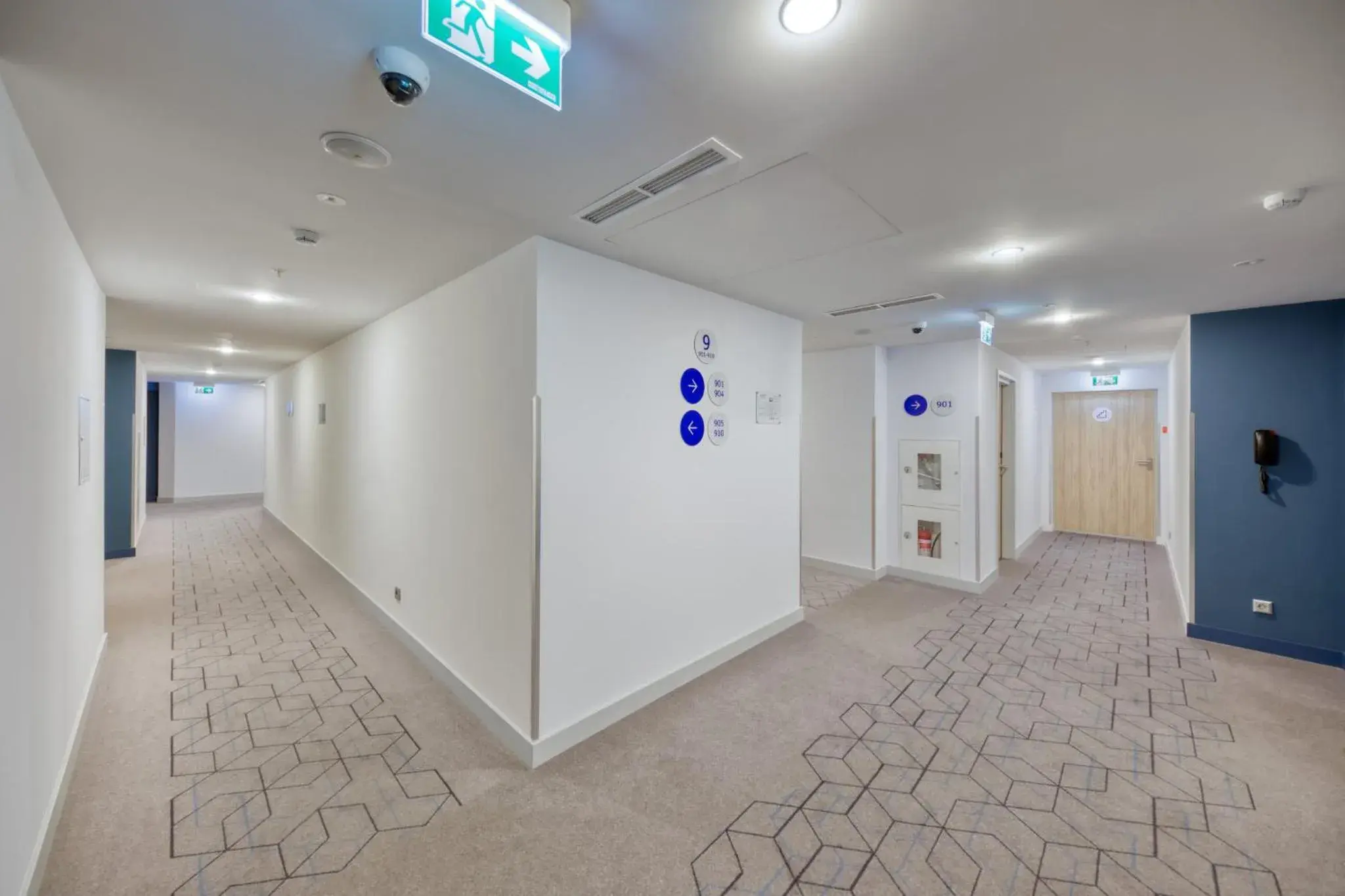 Lobby or reception in Holiday Inn Express - Yerevan by IHG Lobby or reception in Holiday Inn Express - Yerevan by IHG