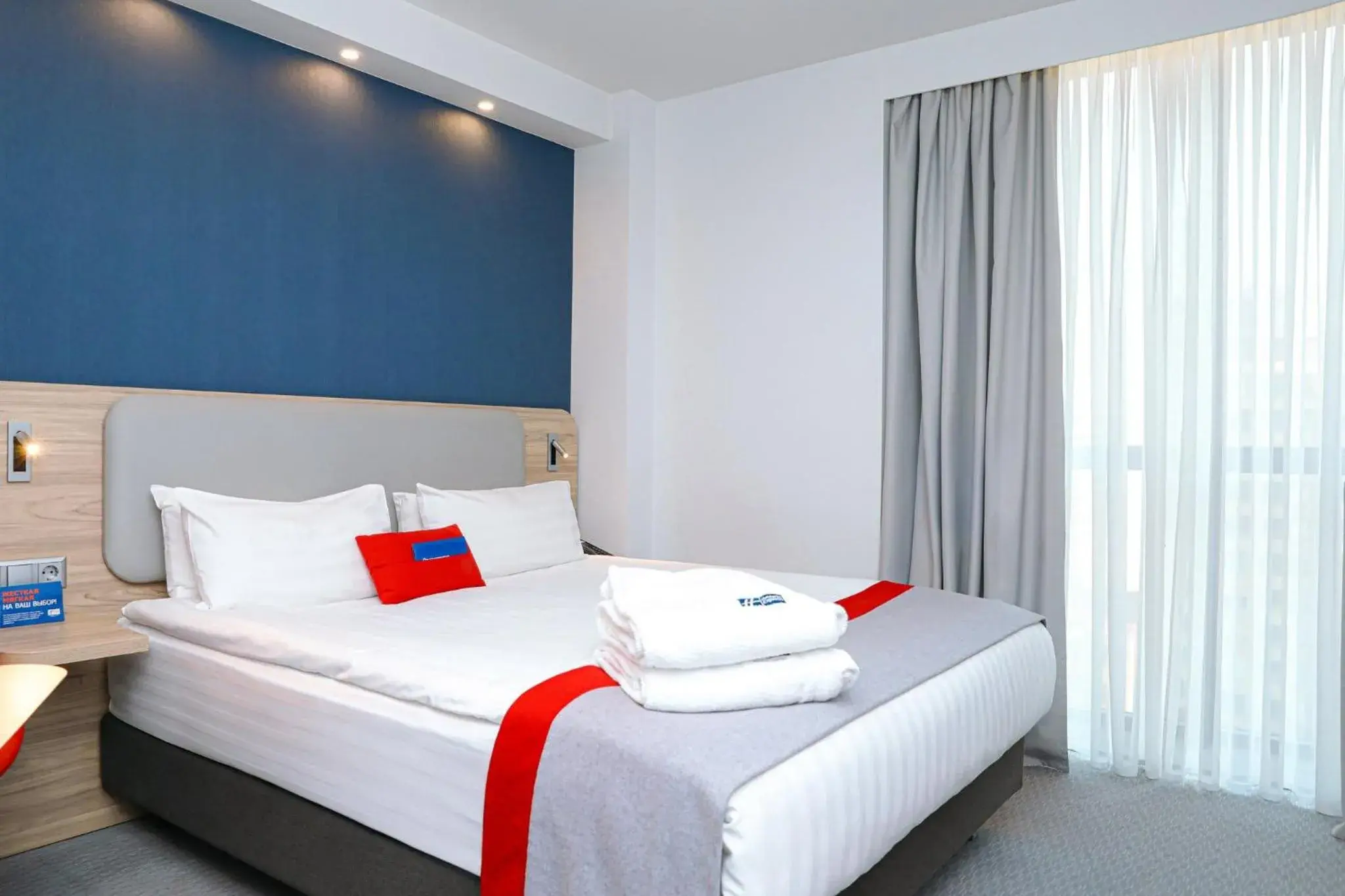 Photo of the whole room, Bed in Holiday Inn Express - Yerevan by IHG Photo of the whole room, Bed in Holiday Inn Express - Yerevan by IHG