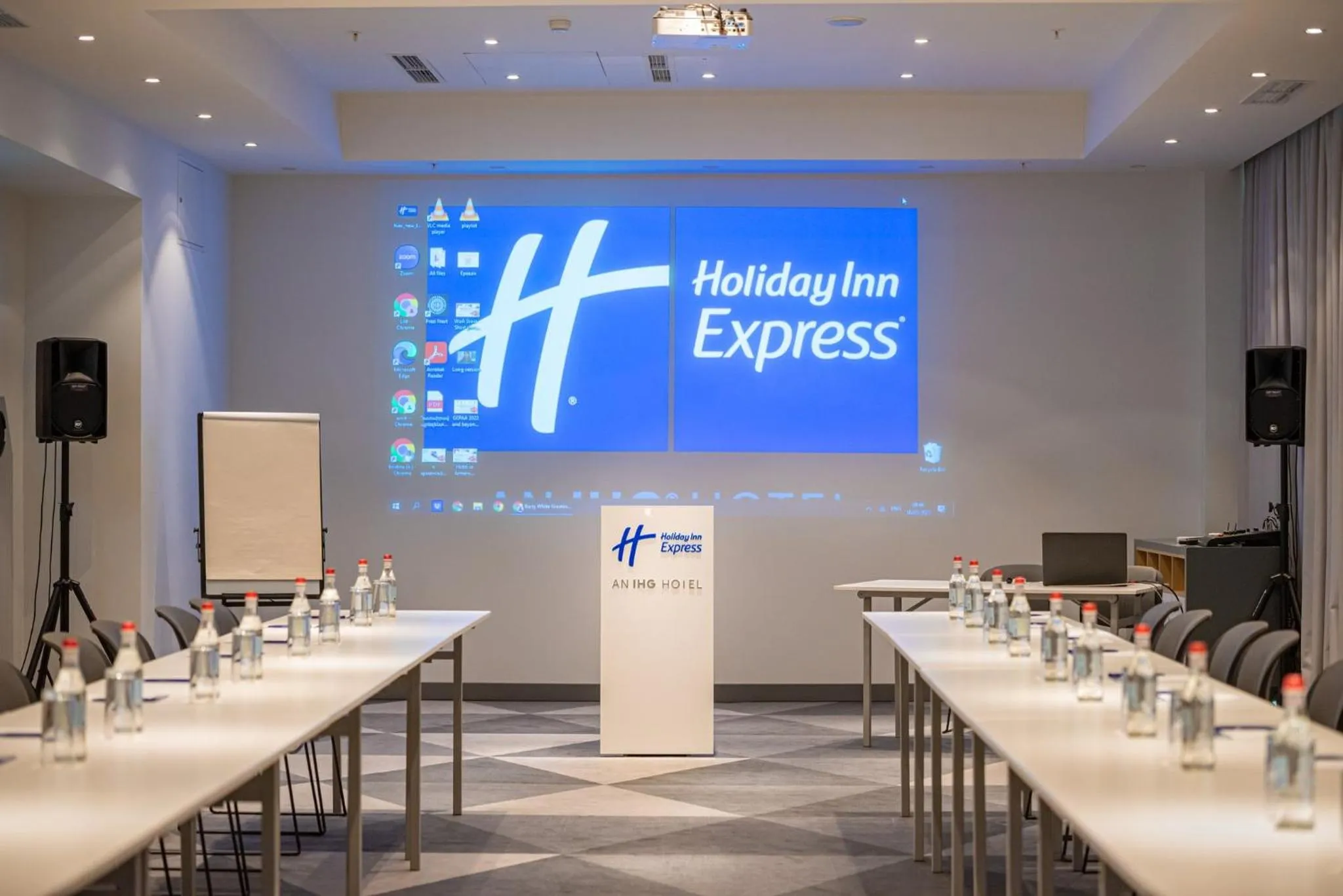 Meeting/conference room in Holiday Inn Express - Yerevan by IHG
