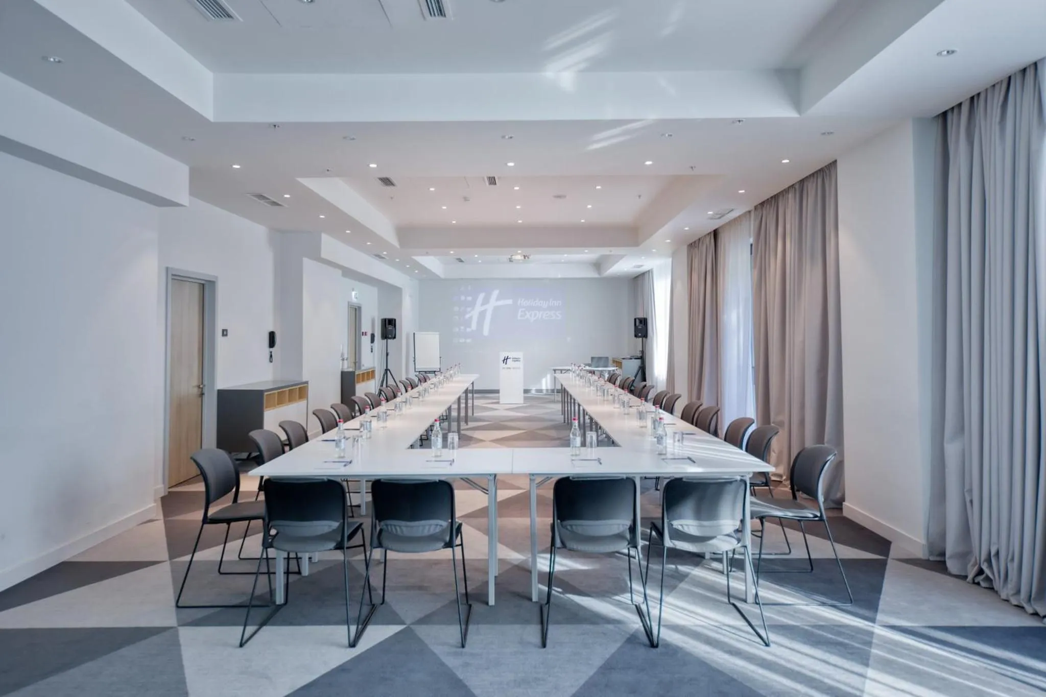 Meeting/conference room in Holiday Inn Express - Yerevan by IHG