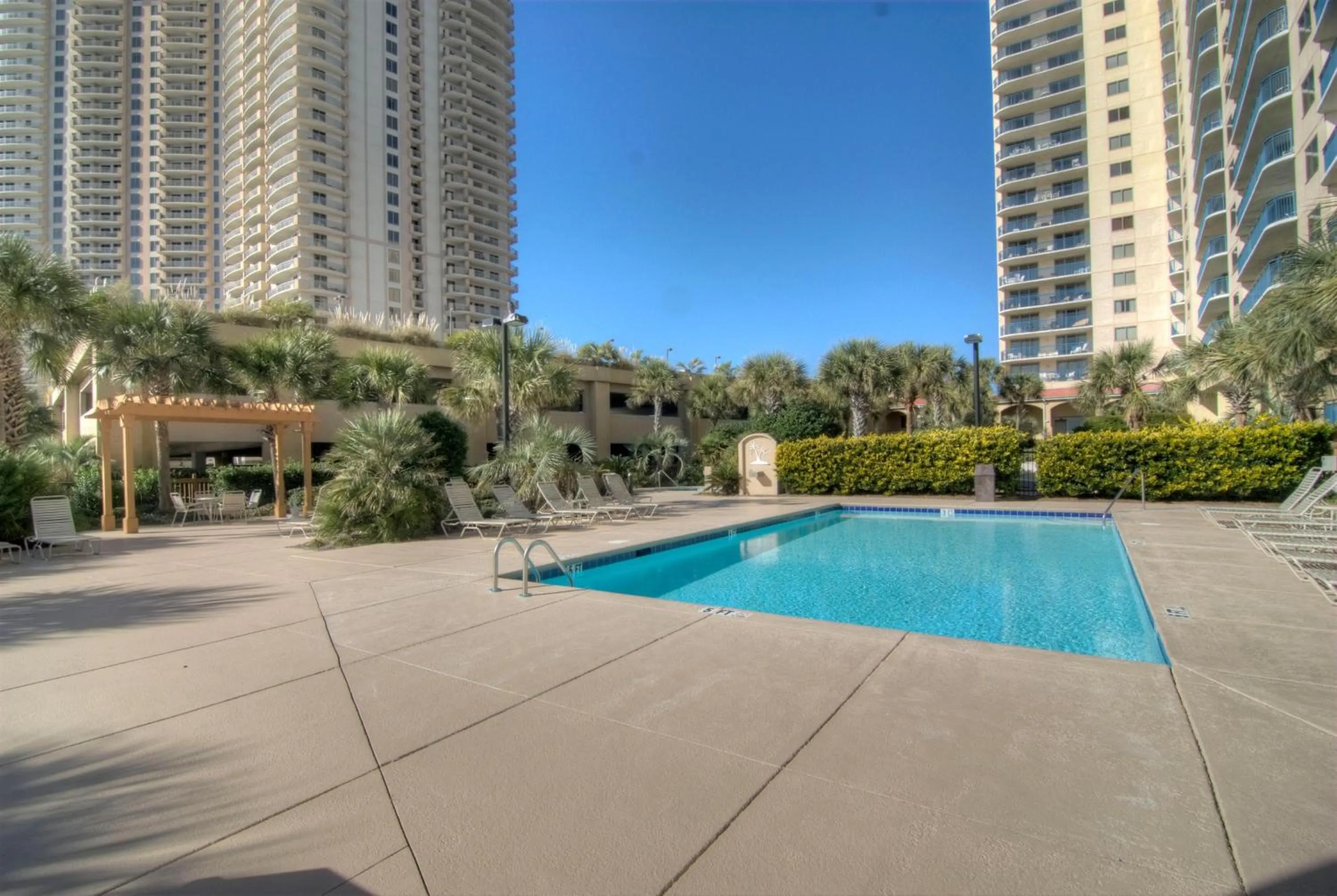 Swimming pool in Palmetto Vacation Rentals at Kingston Plantation