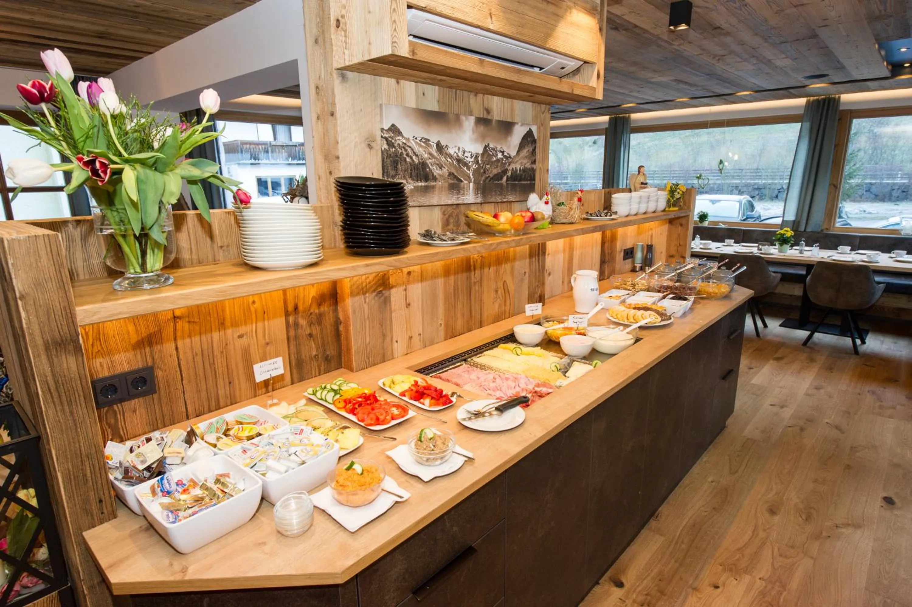 Buffet breakfast in Hotel Landhaus Neumayr