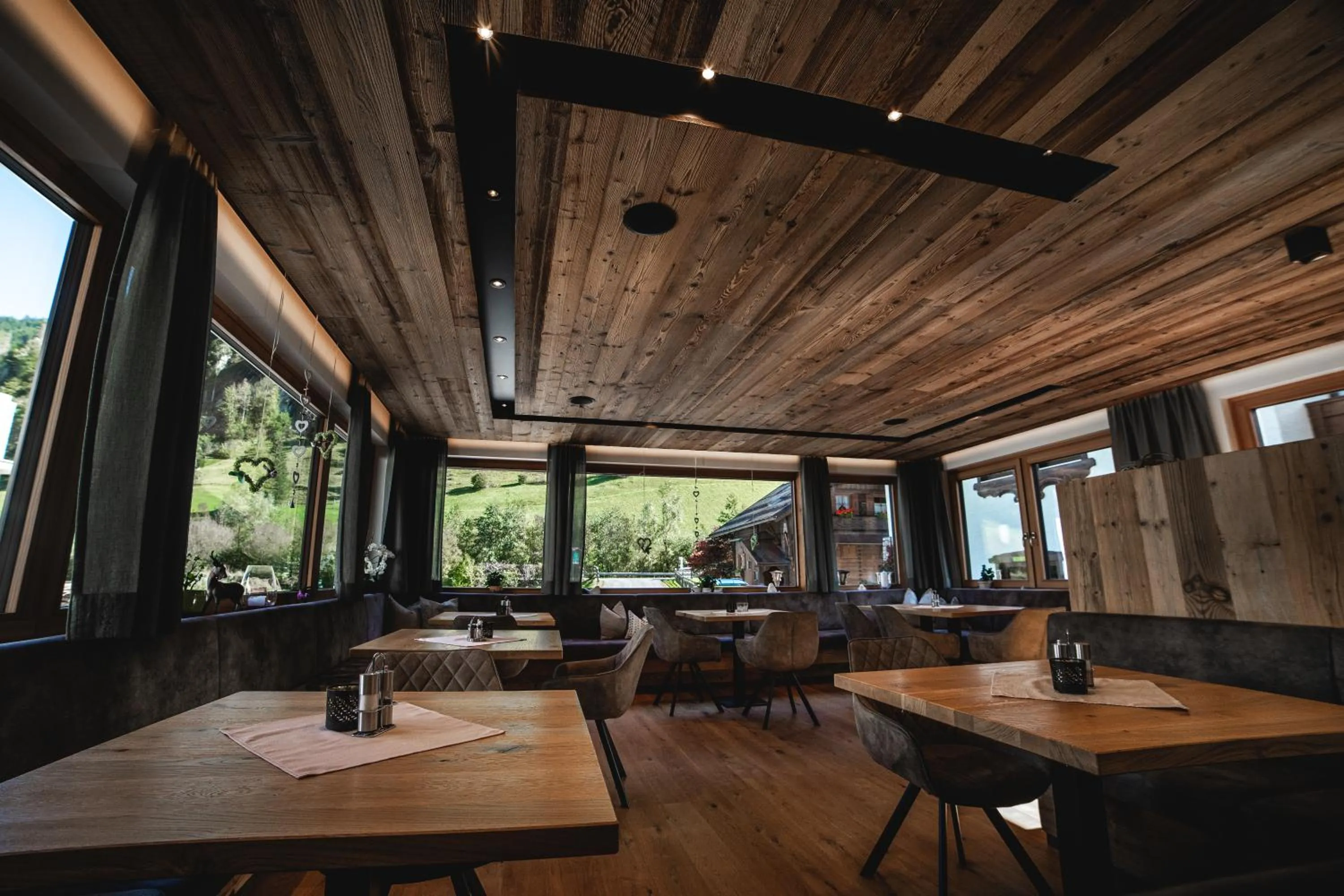 Restaurant/places to eat in Hotel Landhaus Neumayr