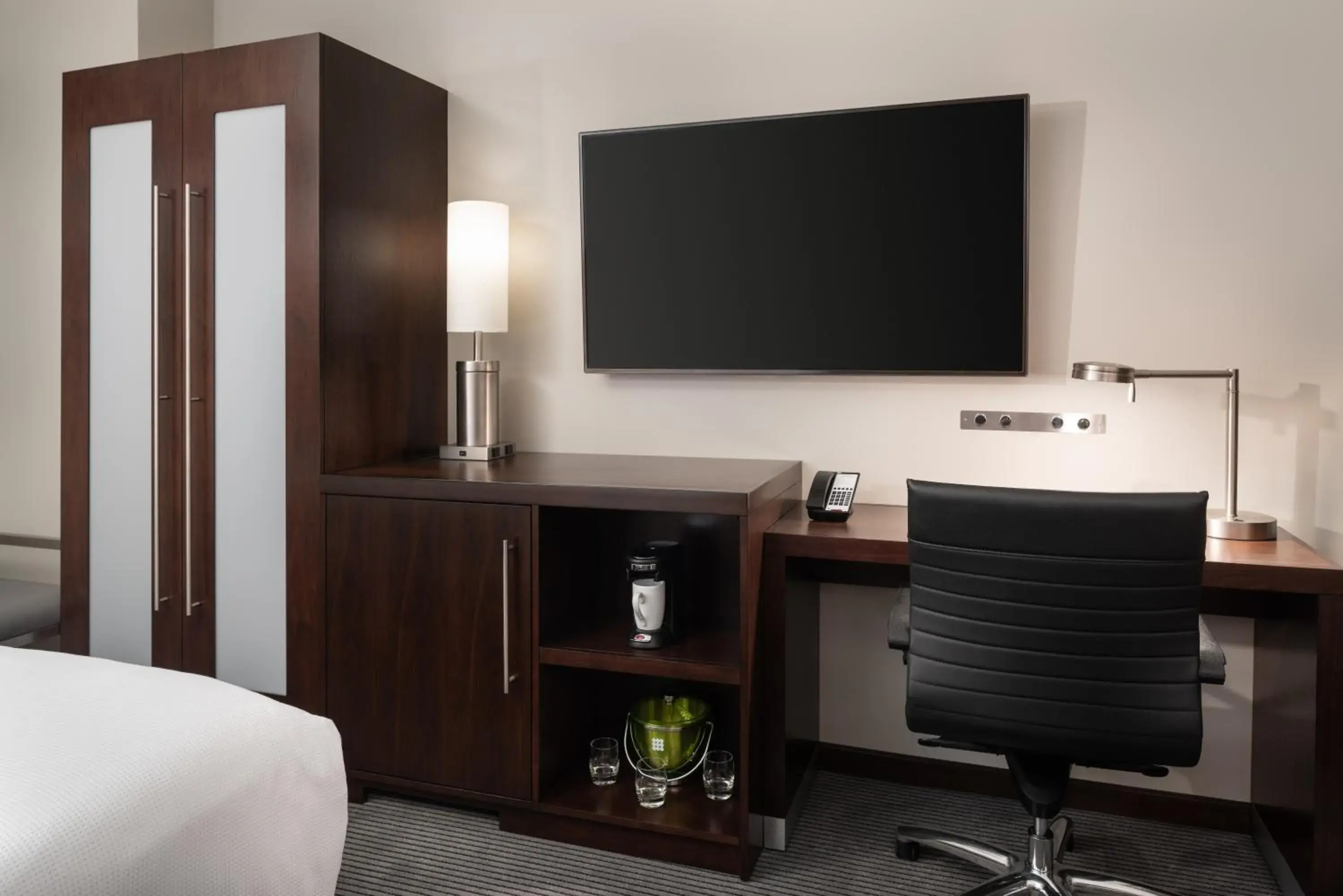 Coffee/tea facilities, Bed in Hyatt Place San Francisco/Downtown Coffee/tea facilities, Bed in Hyatt Place San Francisco/Downtown