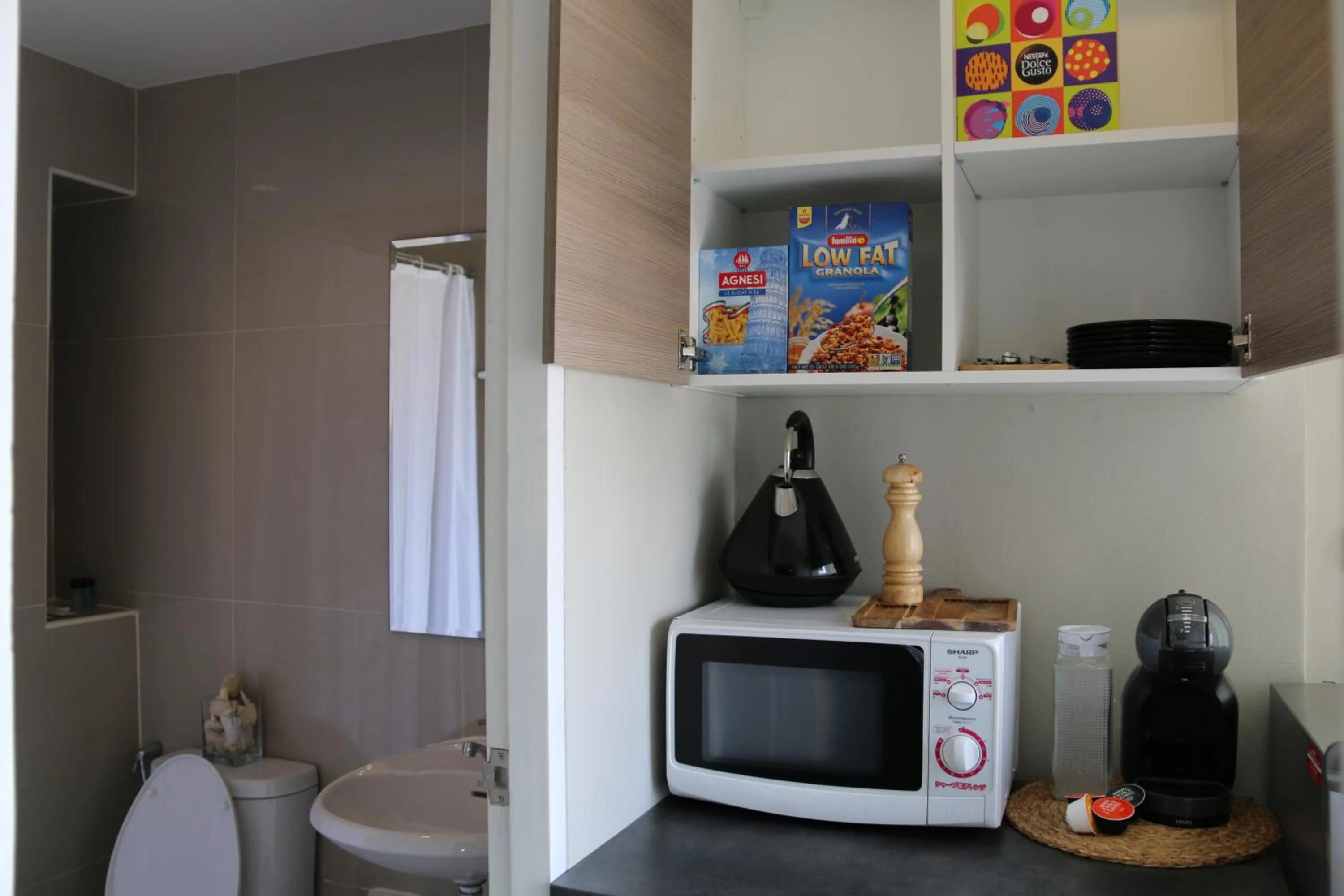 Restaurant/places to eat in iResidence hotel