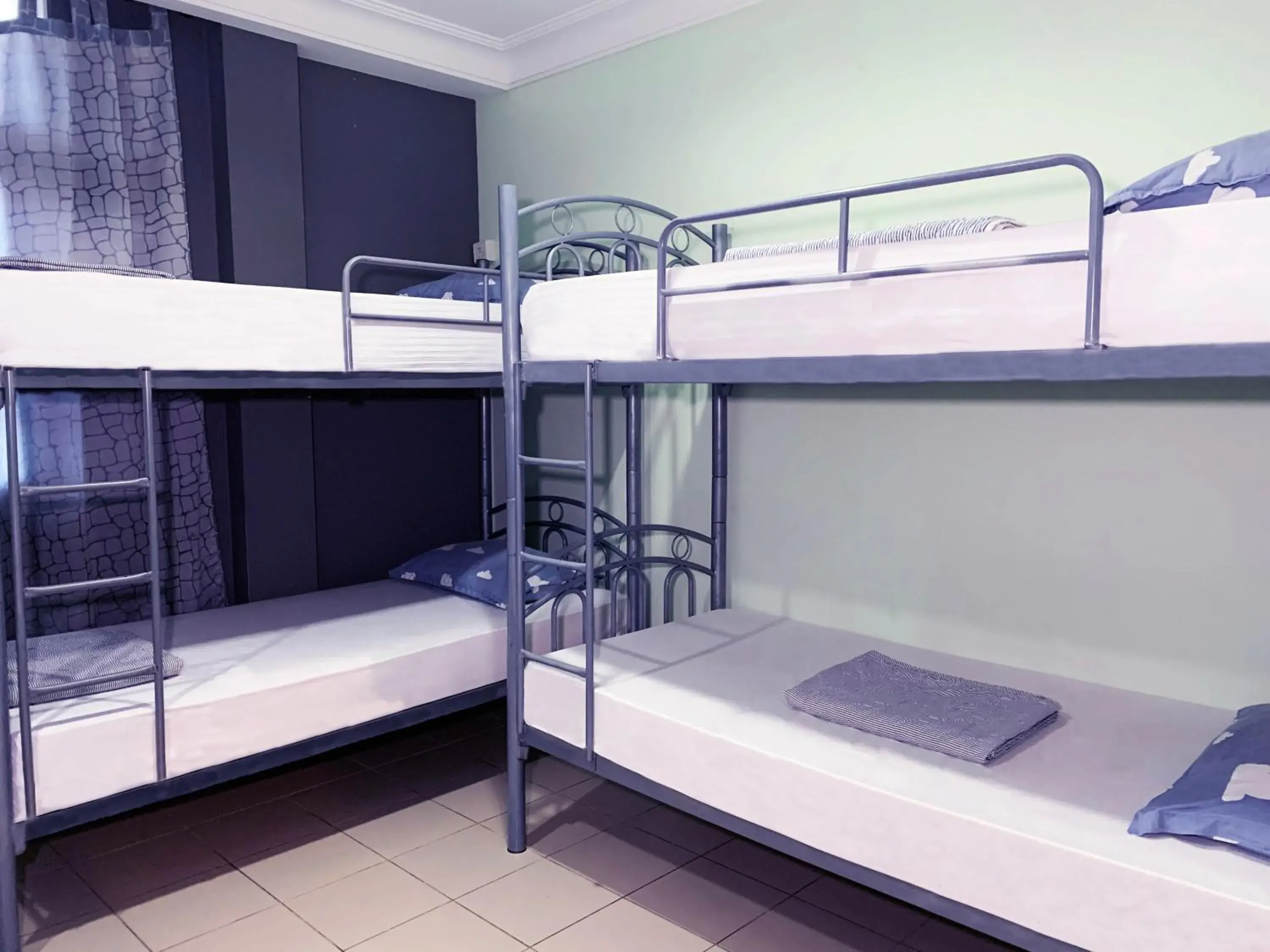 Bed in 6-Bed Mixed Dormitory Room in Snooze Inn @Dickson Road Bed in 6-Bed Mixed Dormitory Room in Snooze Inn @Dickson Road