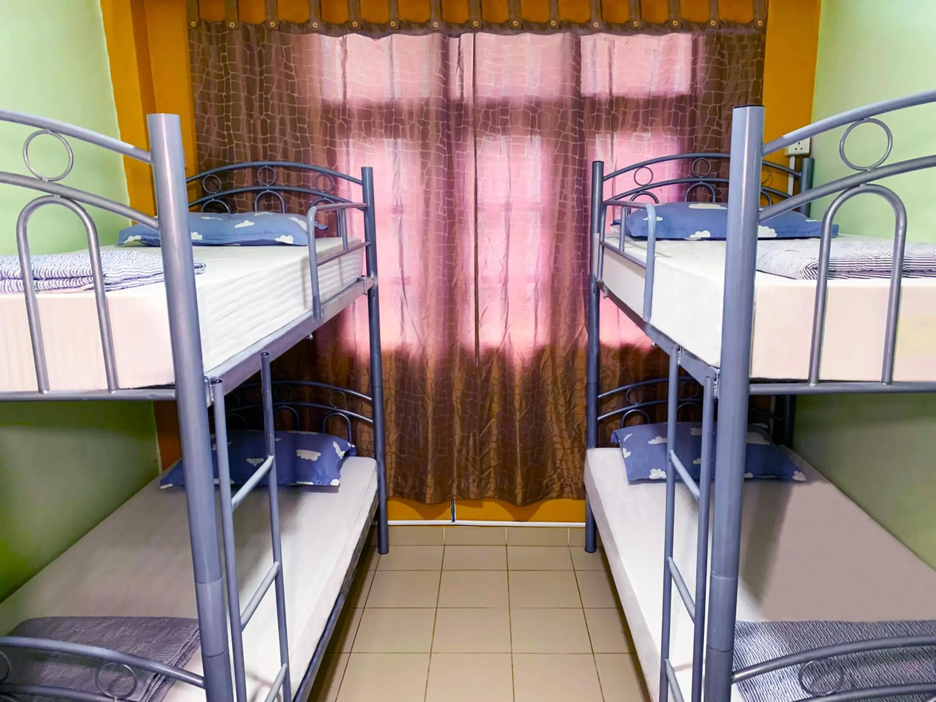 Bed in 8-Bed Mixed Dormitory Room in Snooze Inn @Dickson Road Bed in 8-Bed Mixed Dormitory Room in Snooze Inn @Dickson Road