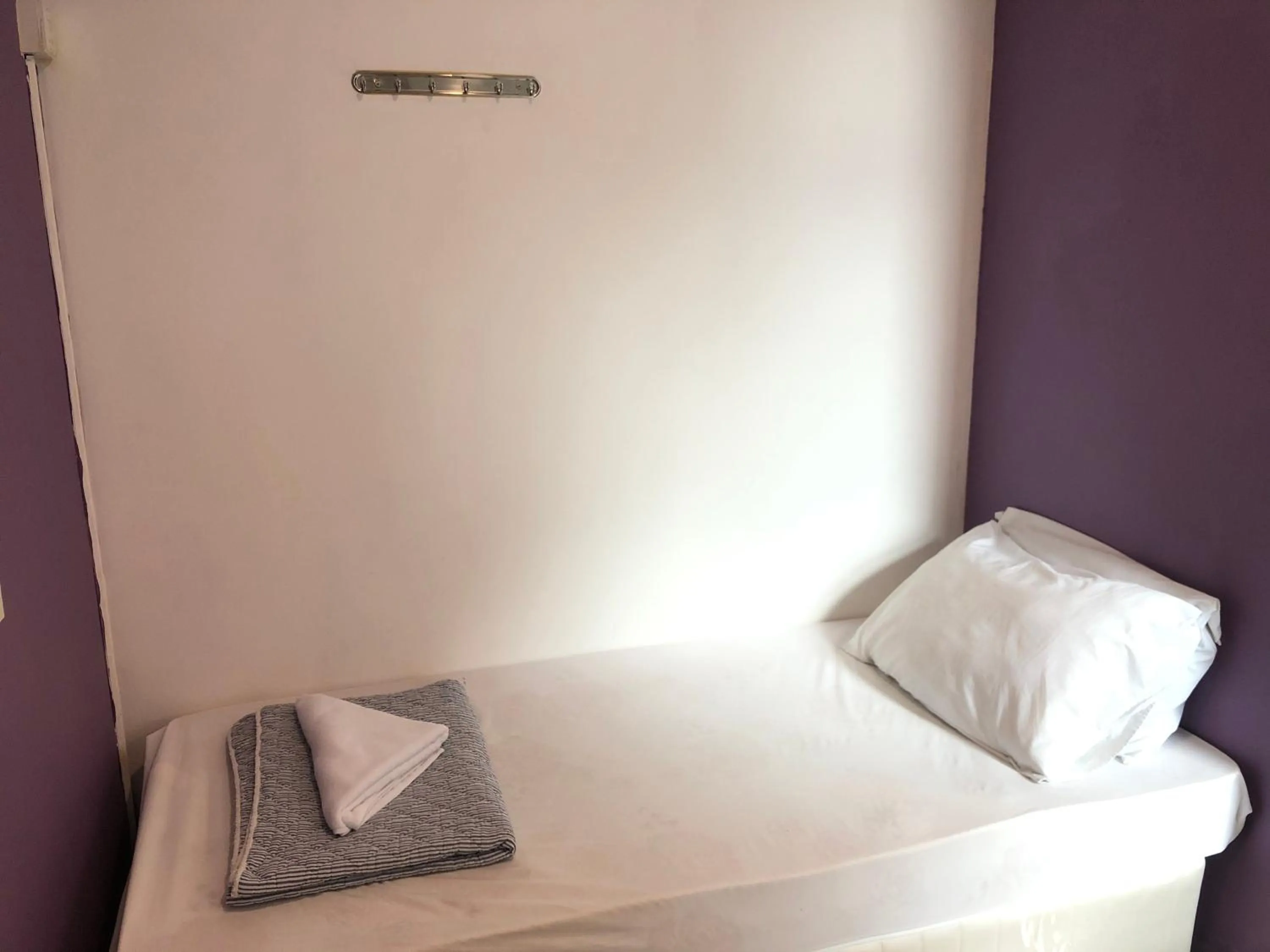 Bed in Snooze Inn @Dickson Road