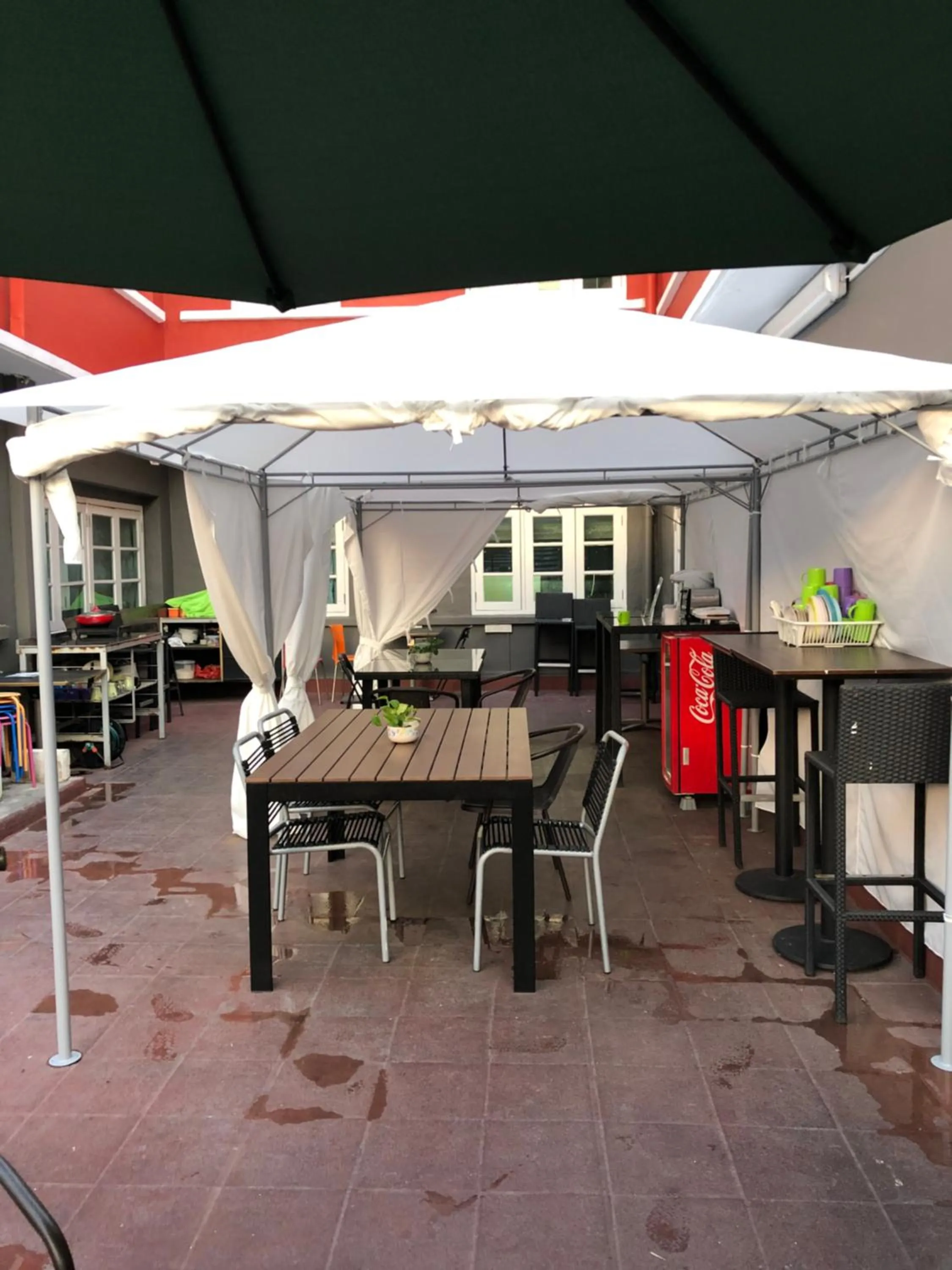 Restaurant/places to eat in Snooze Inn @Dickson Road