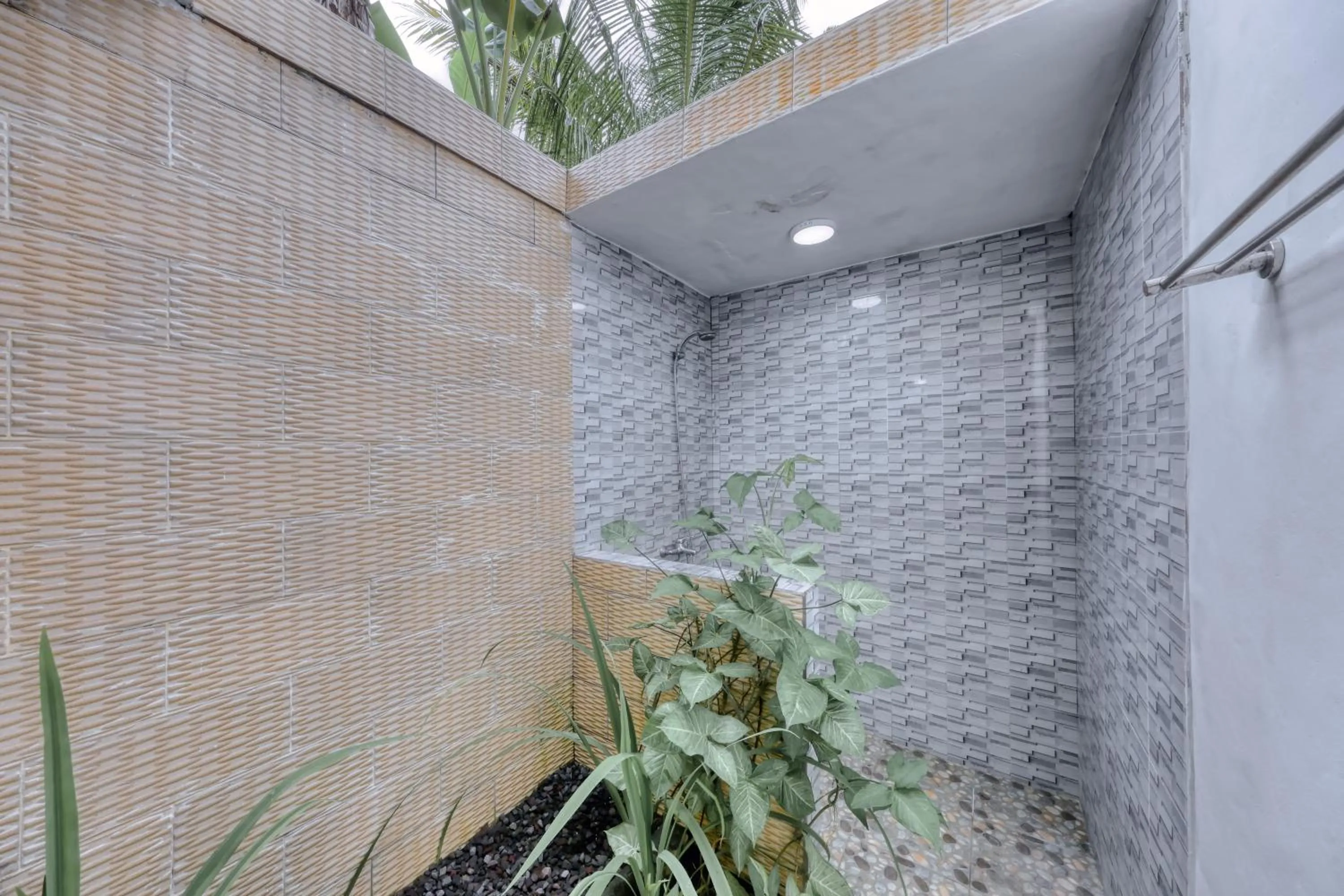 Shower in Komurd Lavender Bungalow