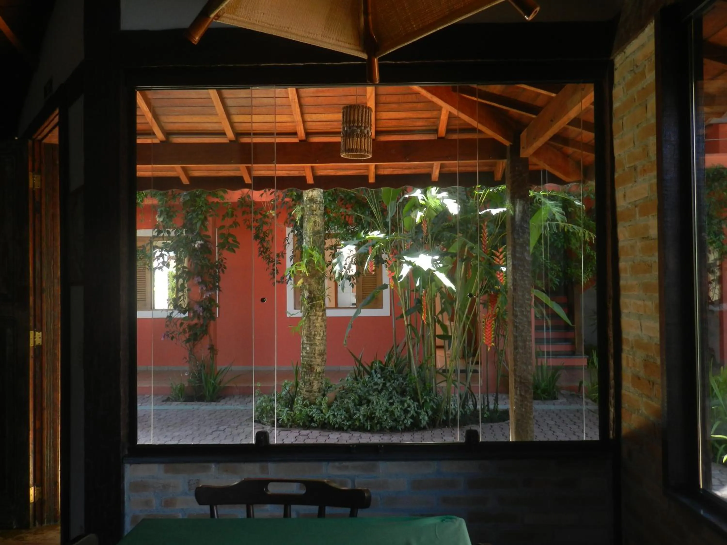 Communal lounge/ TV room in Pousada Tempo Rei