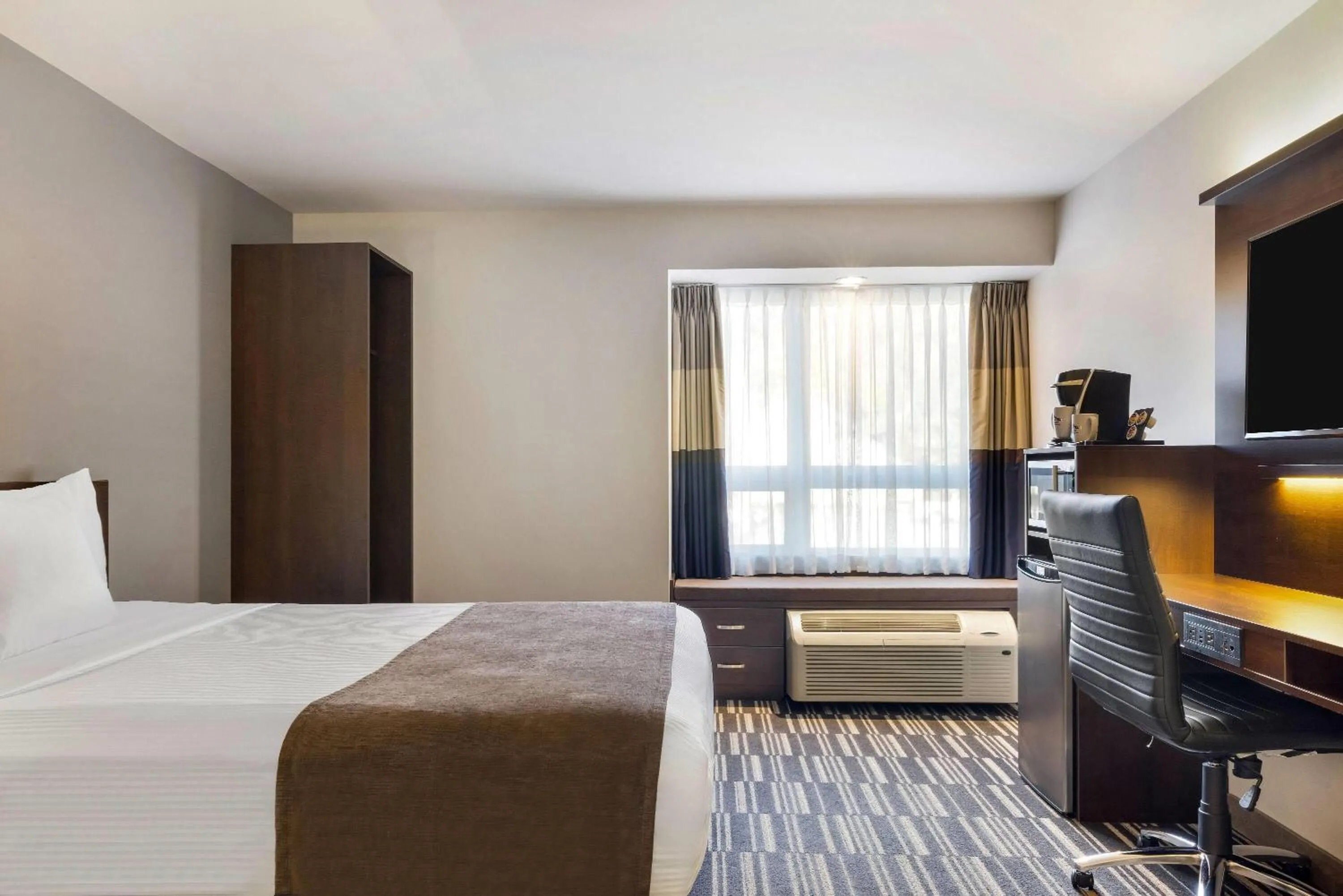 Bed in Microtel Inn & Suites by Wyndham Mont Tremblant