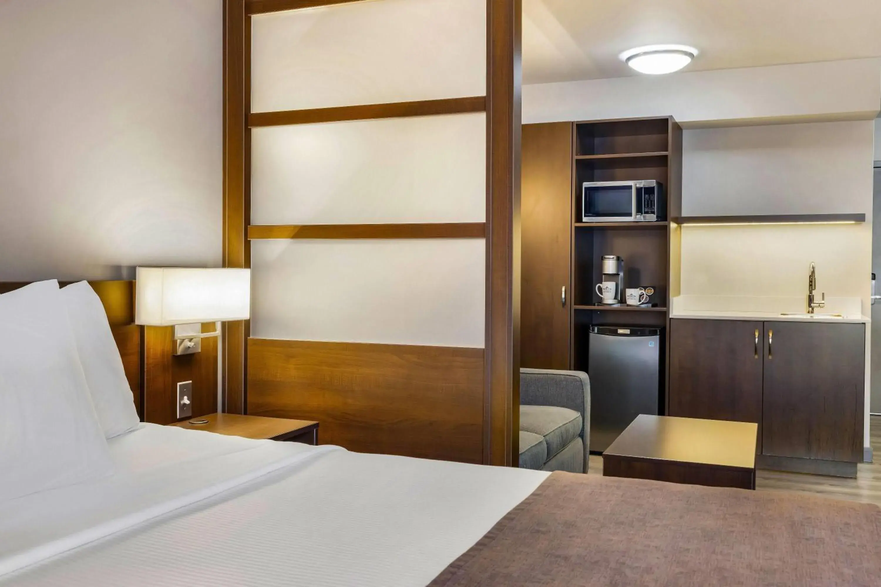 Bed in Microtel Inn & Suites by Wyndham Mont Tremblant Bed in Microtel Inn & Suites by Wyndham Mont Tremblant