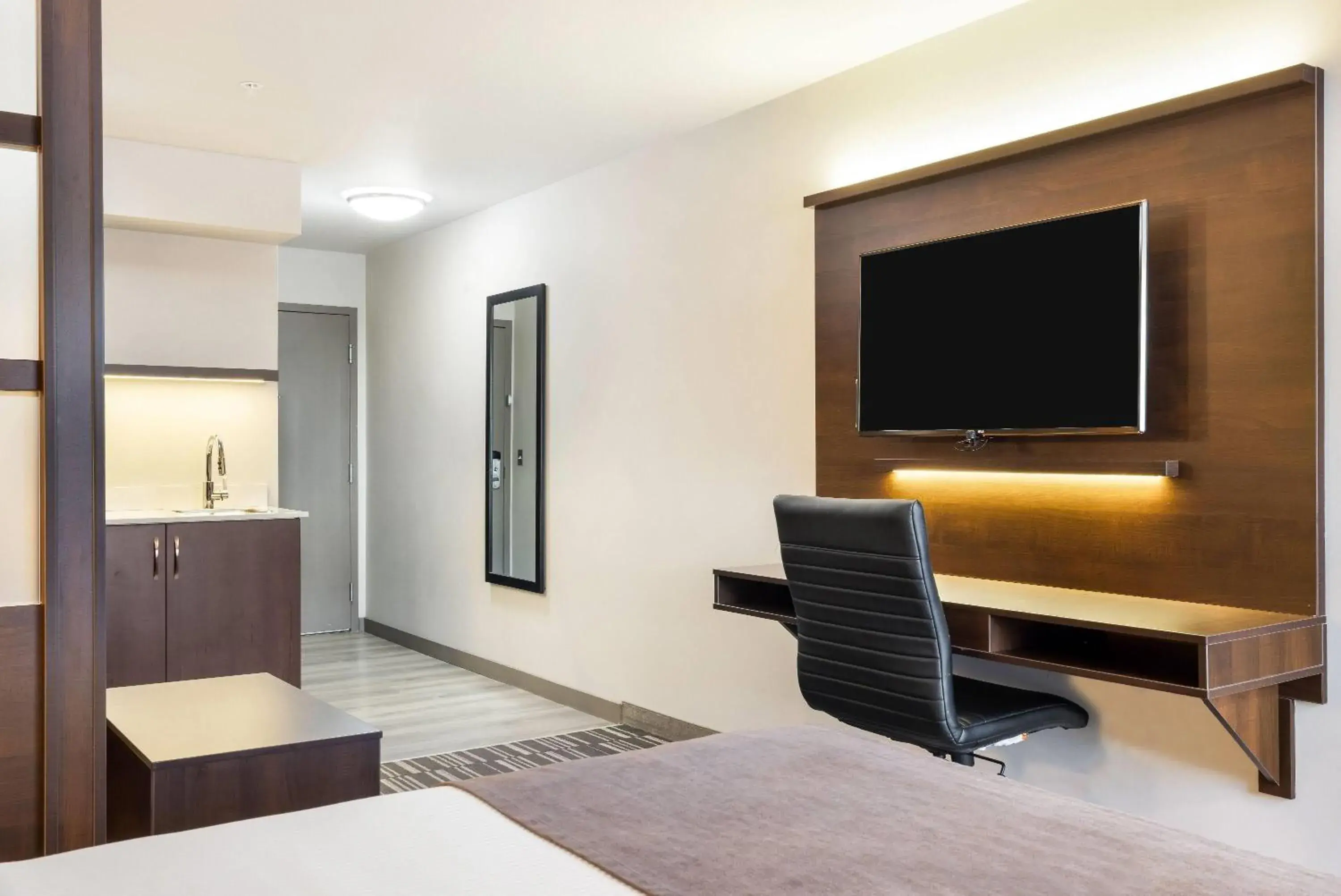 Bed in Microtel Inn & Suites by Wyndham Mont Tremblant Bed in Microtel Inn & Suites by Wyndham Mont Tremblant