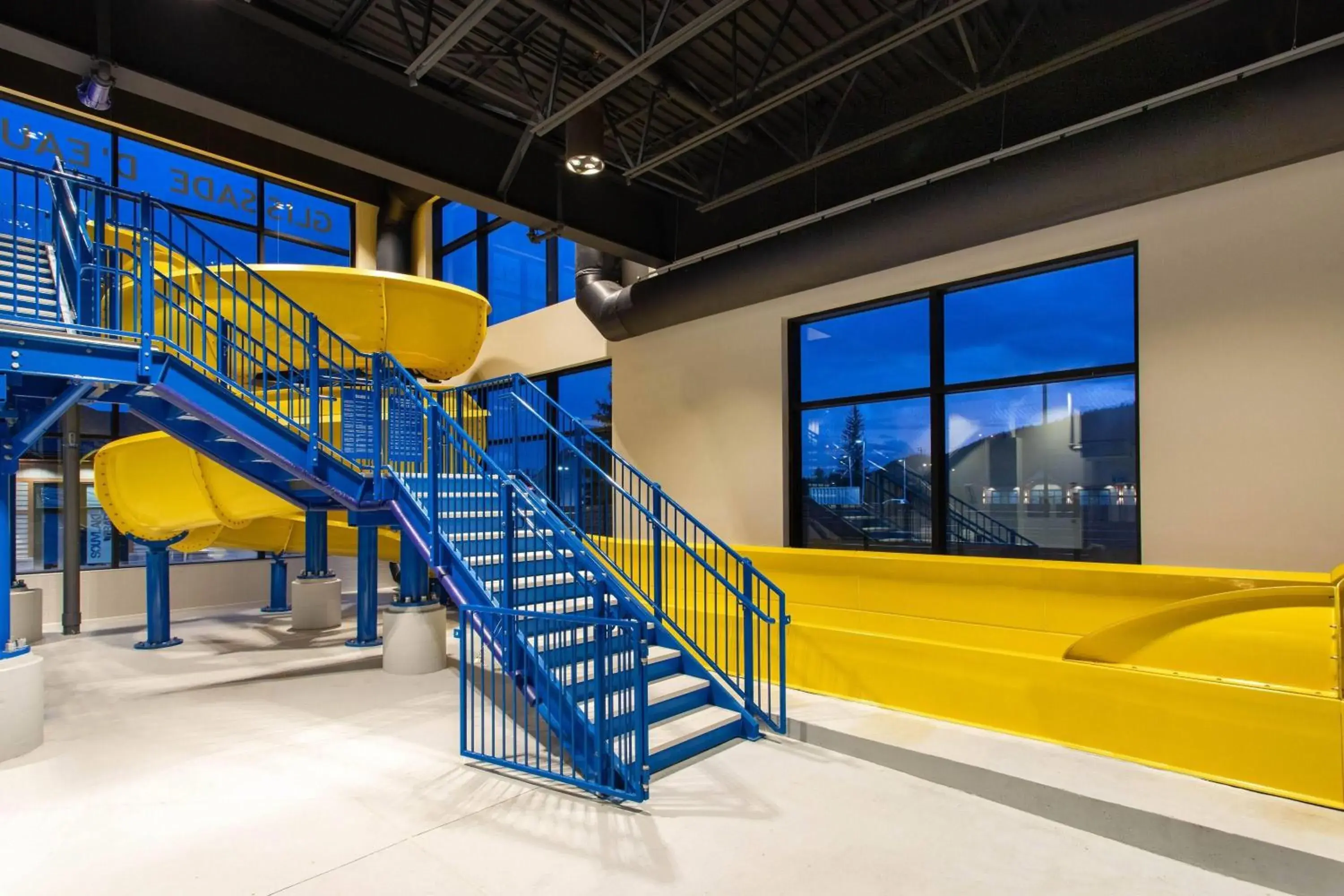 Swimming pool in Microtel Inn & Suites by Wyndham Mont Tremblant Swimming pool in Microtel Inn & Suites by Wyndham Mont Tremblant