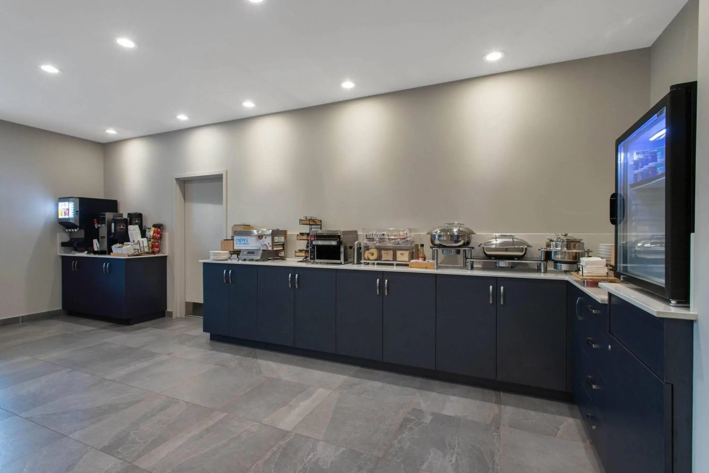 Breakfast in Microtel Inn & Suites by Wyndham Mont Tremblant Breakfast in Microtel Inn & Suites by Wyndham Mont Tremblant