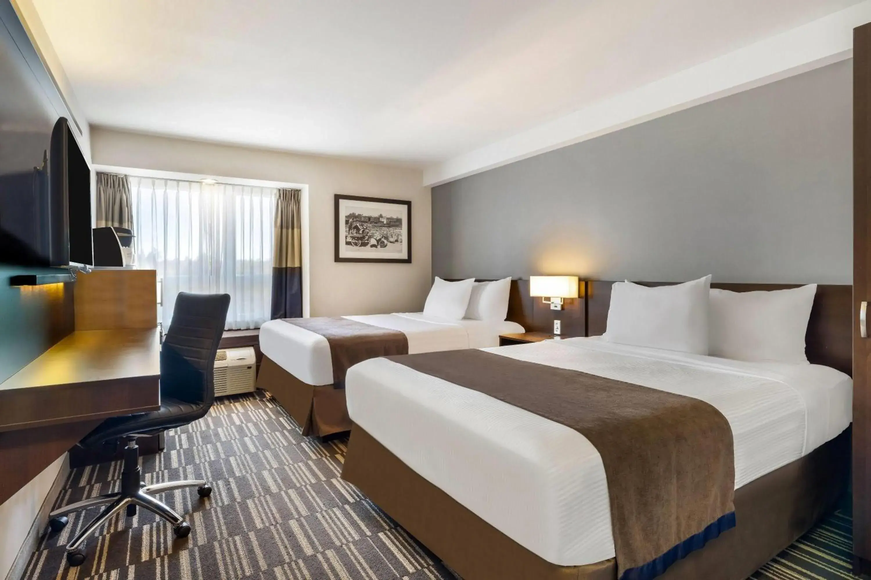 Deluxe Queen Room with Two Queen Beds - Non-Smoking in Microtel Inn & Suites by Wyndham Mont Tremblant Deluxe Queen Room with Two Queen Beds - Non-Smoking in Microtel Inn & Suites by Wyndham Mont Tremblant