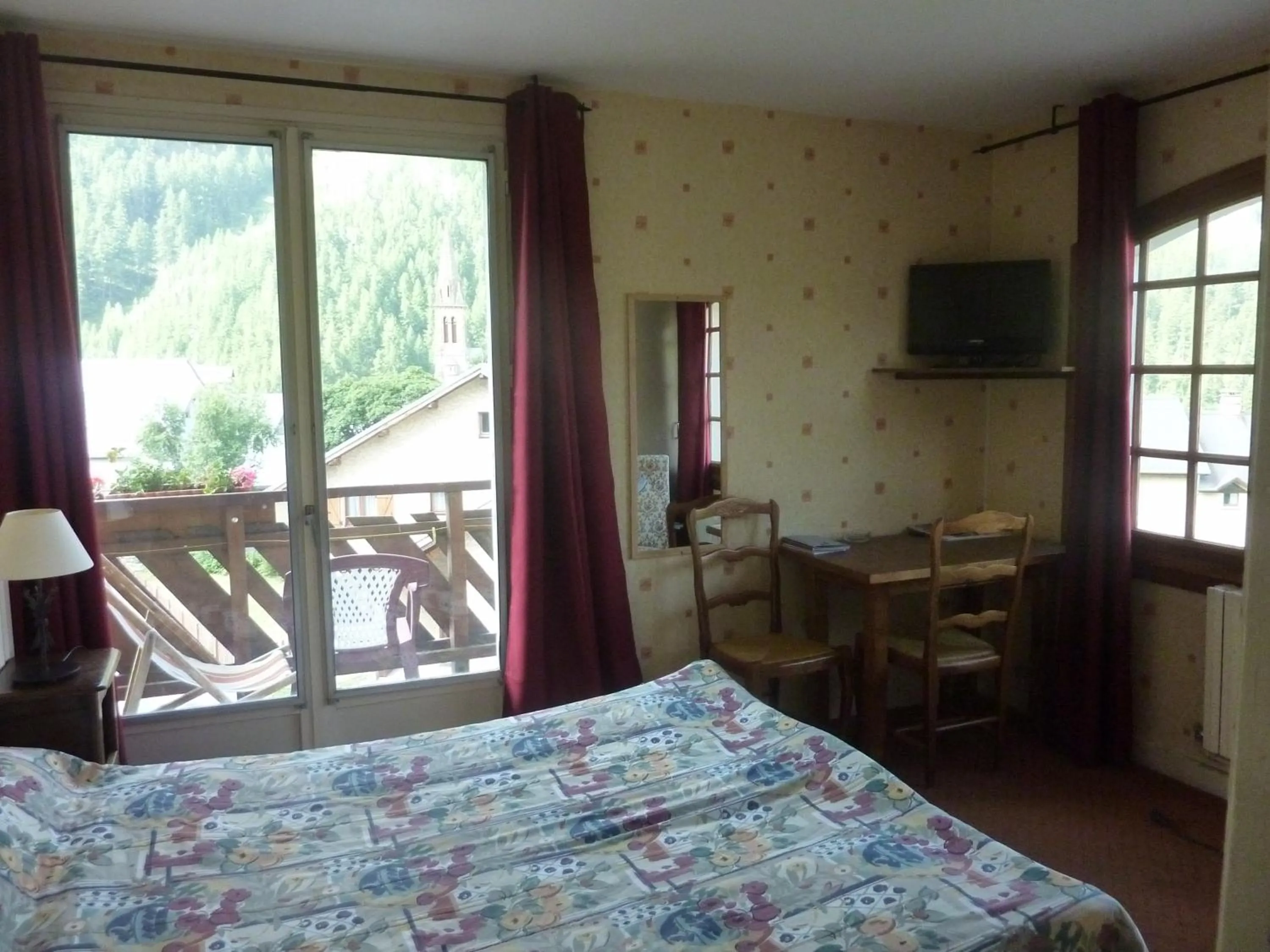 Photo of the whole room, Bed in Les Agneaux