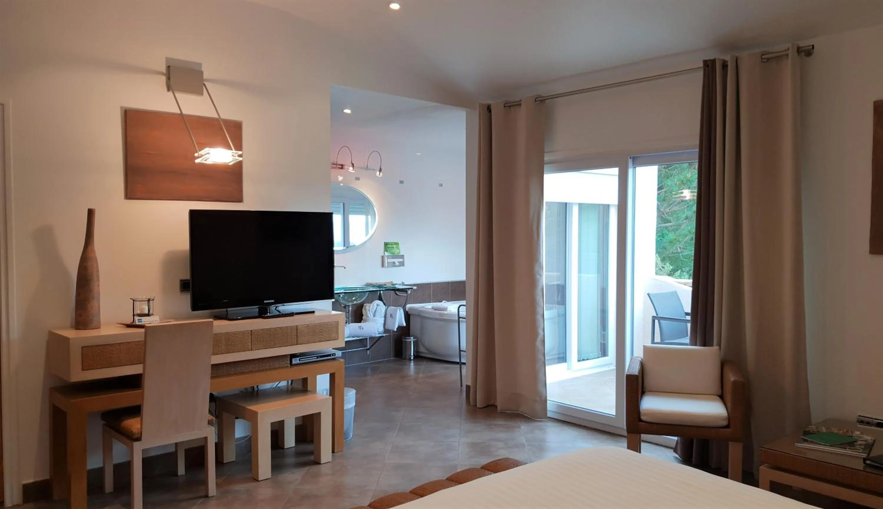 Bedroom, Bed in Private Hôtel - Adults Only