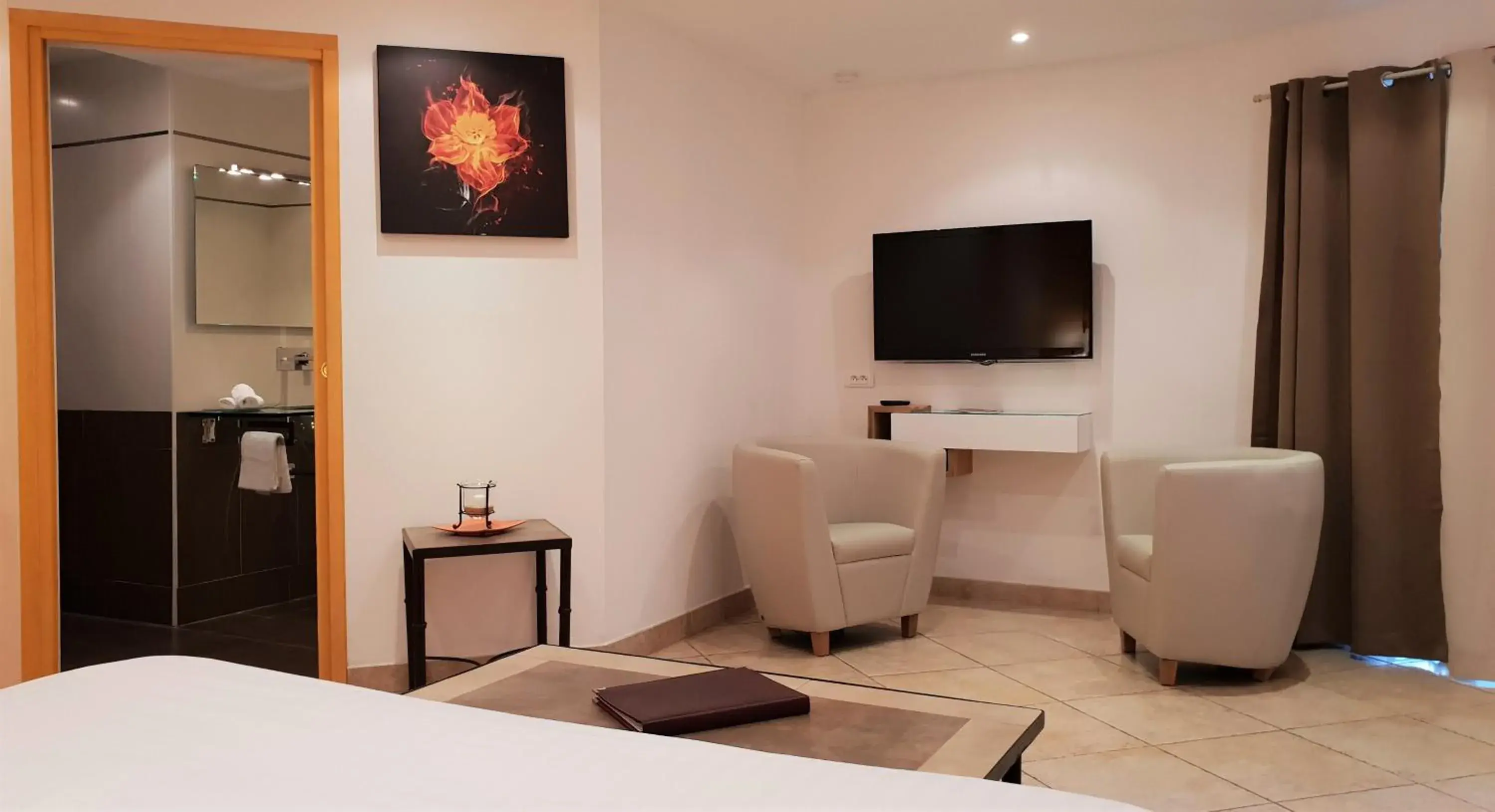 Bedroom in Private Hôtel - Adults Only Bedroom in Private Hôtel - Adults Only