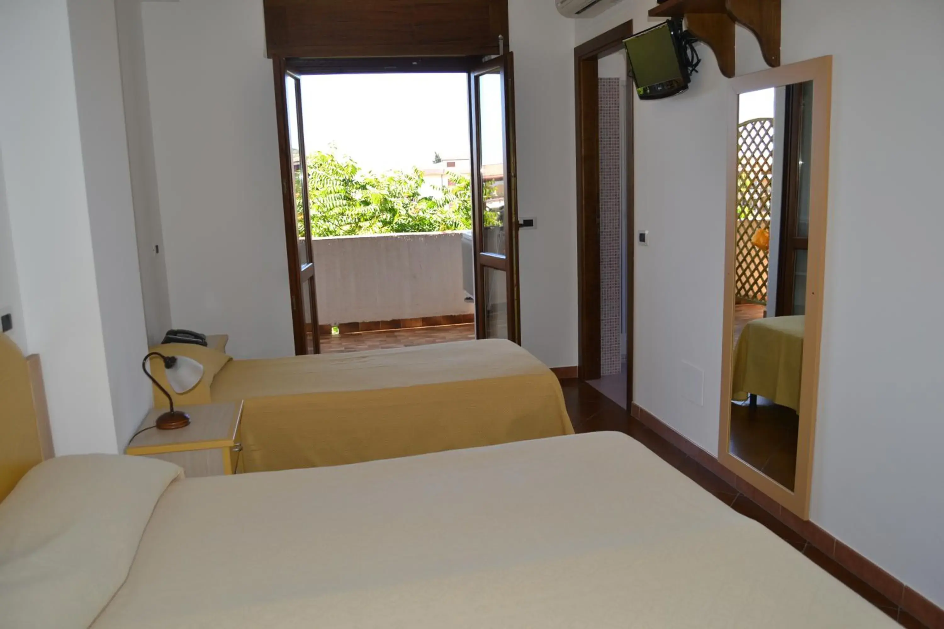Triple Room with Balcony - single occupancy in A Casa Di Luca Triple Room with Balcony - single occupancy in A Casa Di Luca