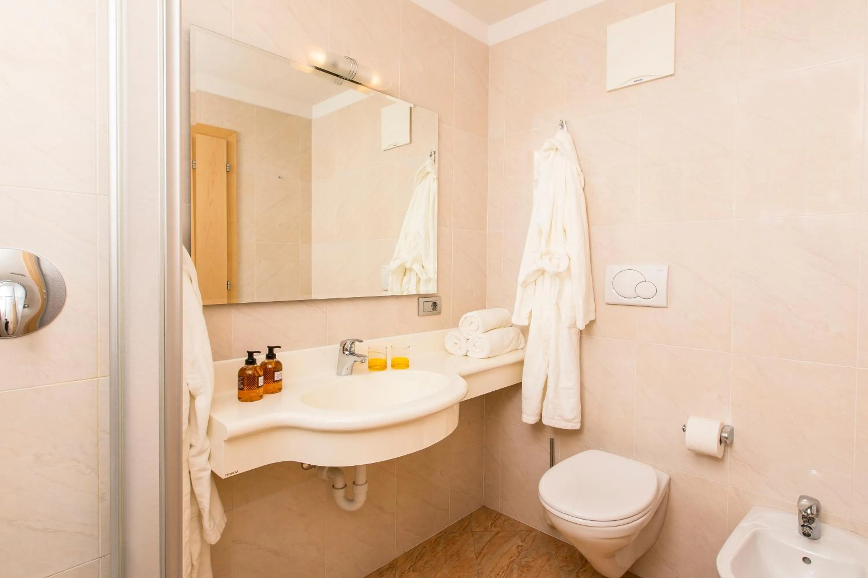 Toilet in Hotel Lindnerhof