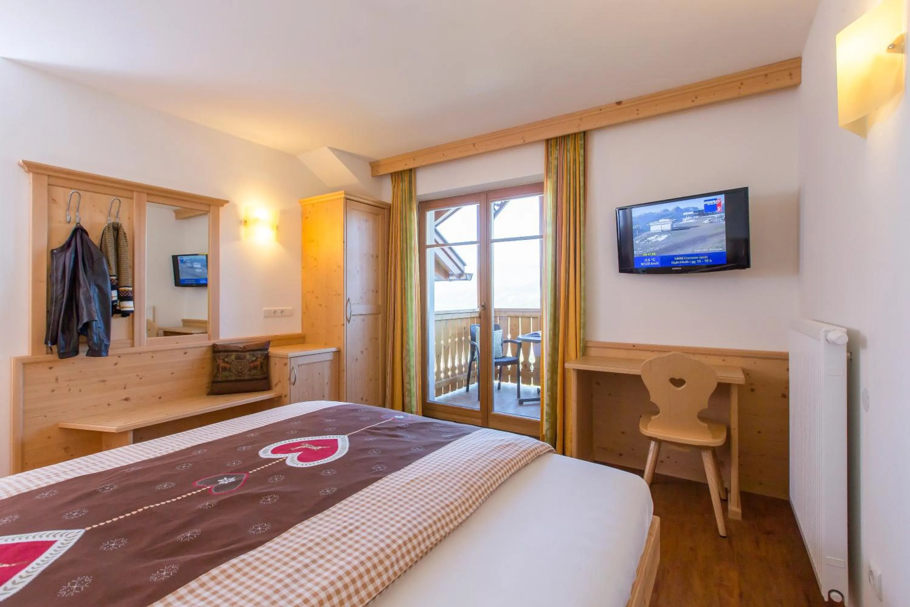 Photo of the whole room, Bed in Hotel Lindnerhof