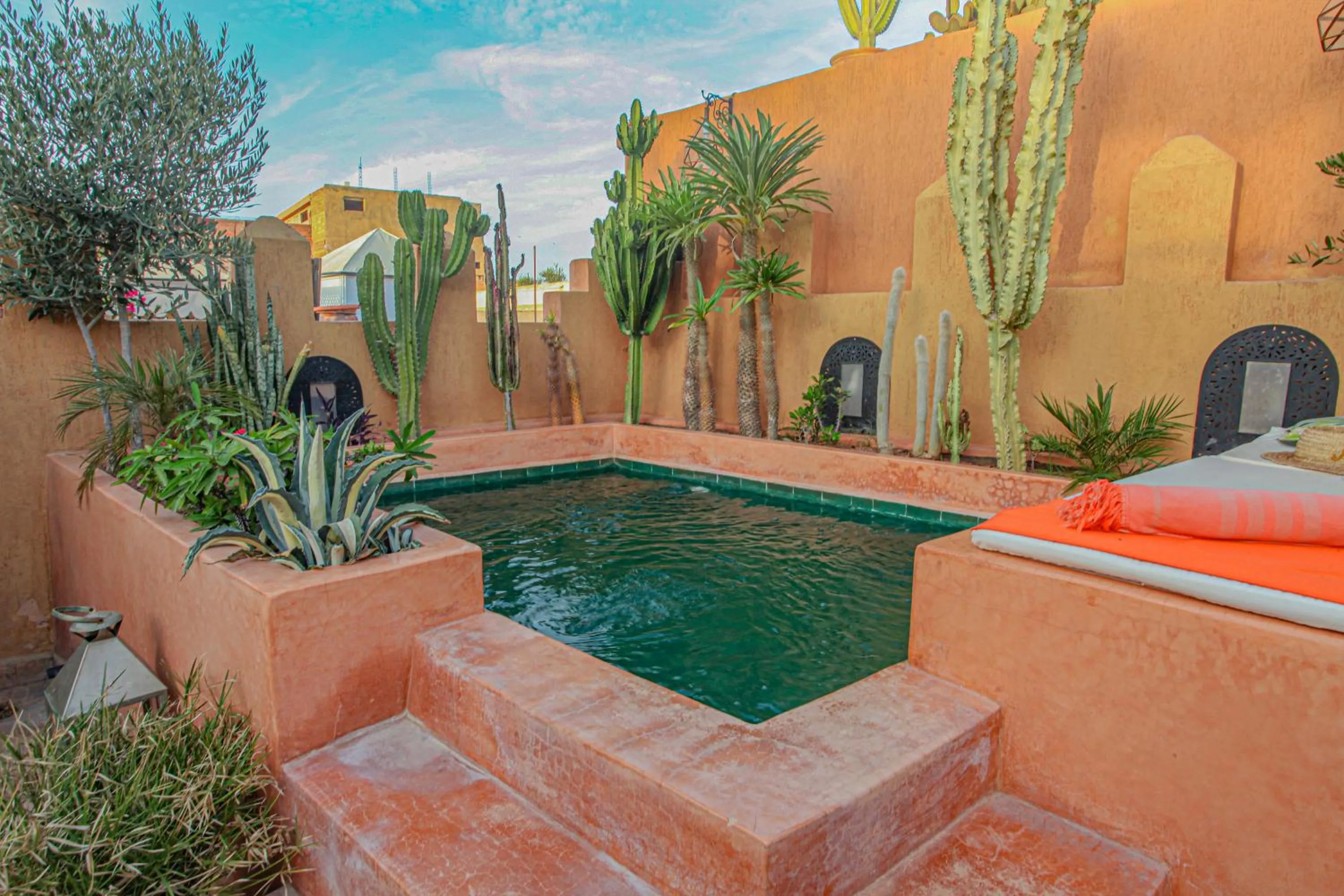 Swimming pool in Riad Melhoun & Spa