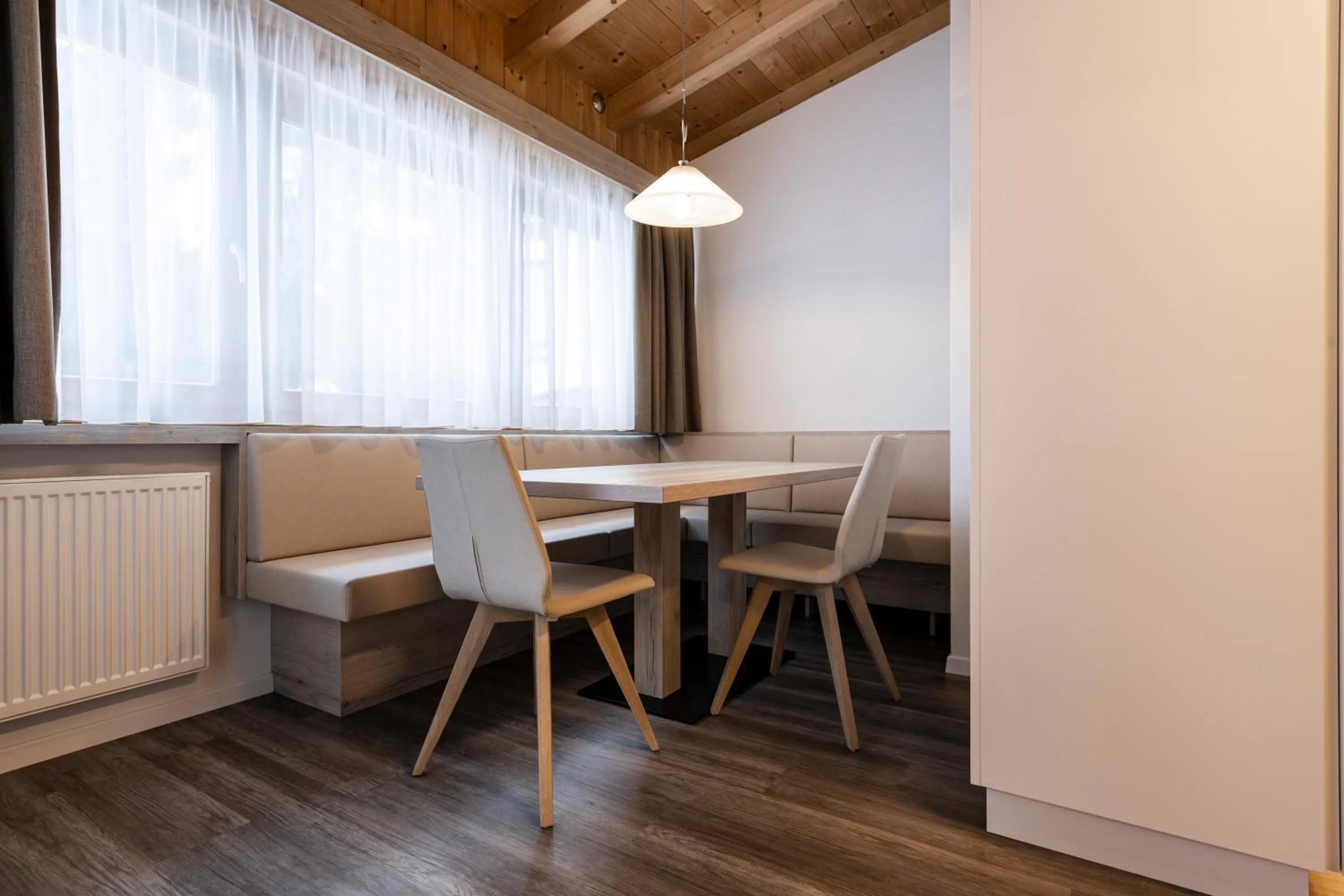 Dining area in Apartments & Garnì Pre Da Nai