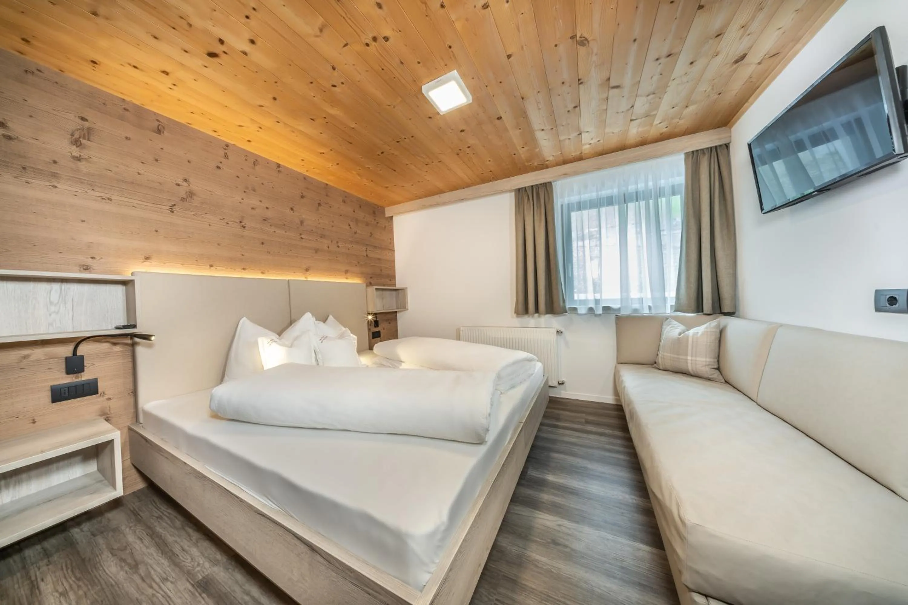 Bedroom, Bed in Apartments & Garnì Pre Da Nai