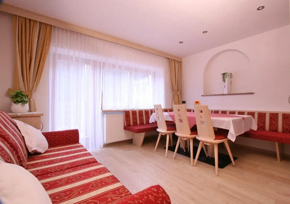 Seating area in Apartments & Garnì Pre Da Nai