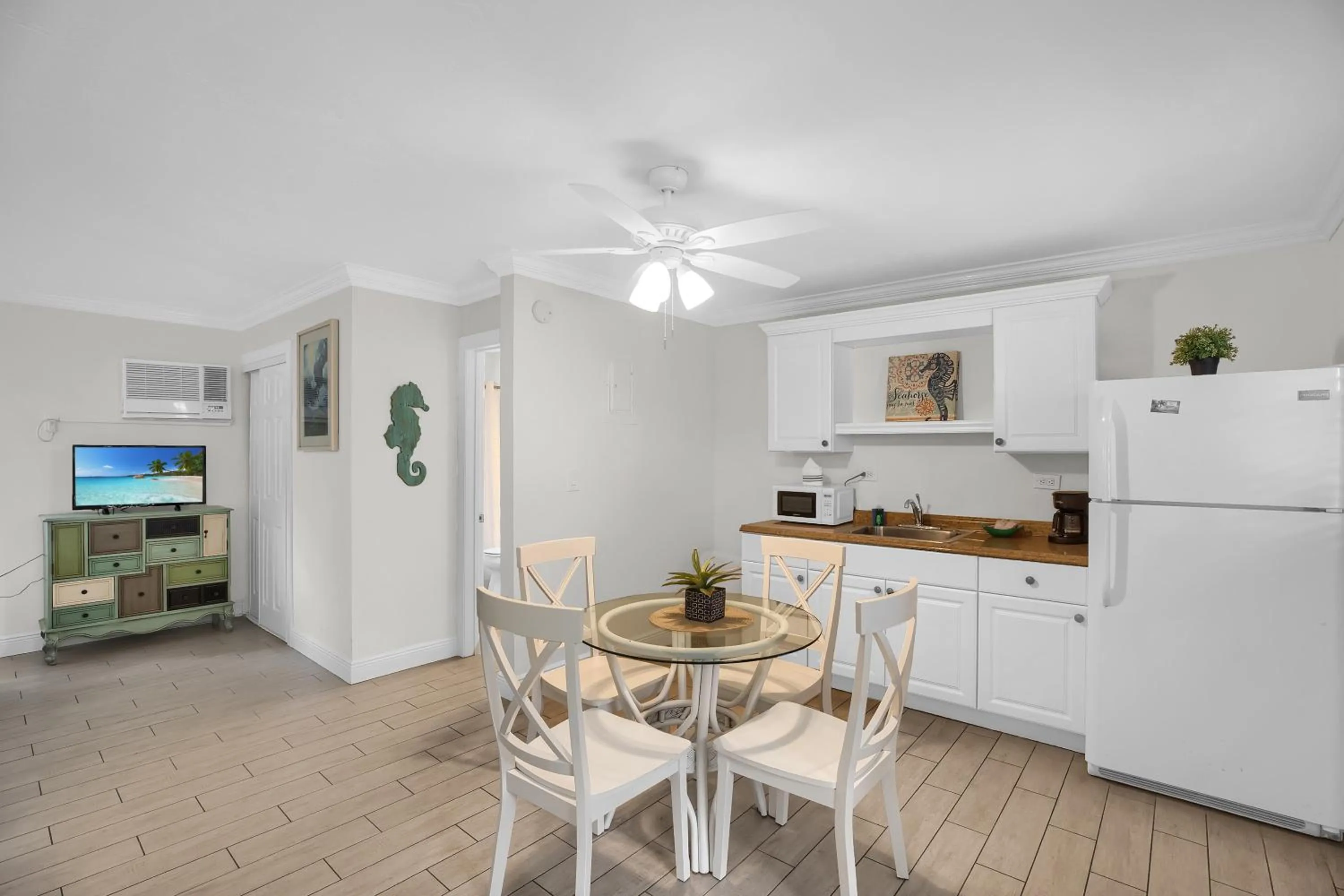 Dining area in Atlantic Bay Resort