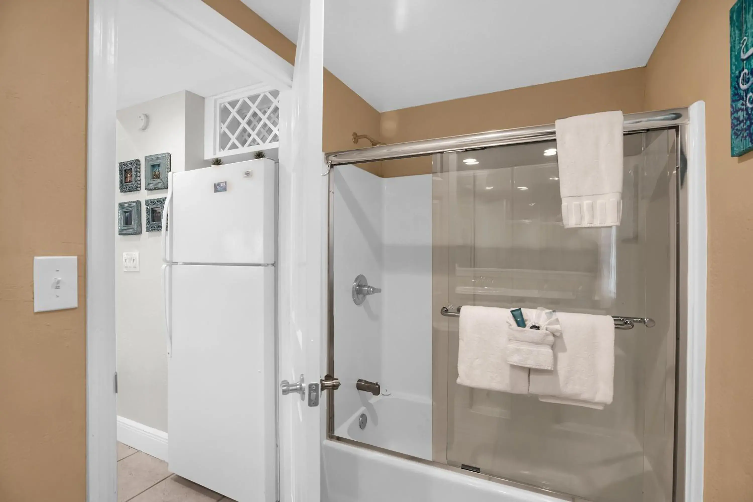 King Suite (The Orchid Suite) in Atlantic Bay Resort King Suite (The Orchid Suite) in Atlantic Bay Resort