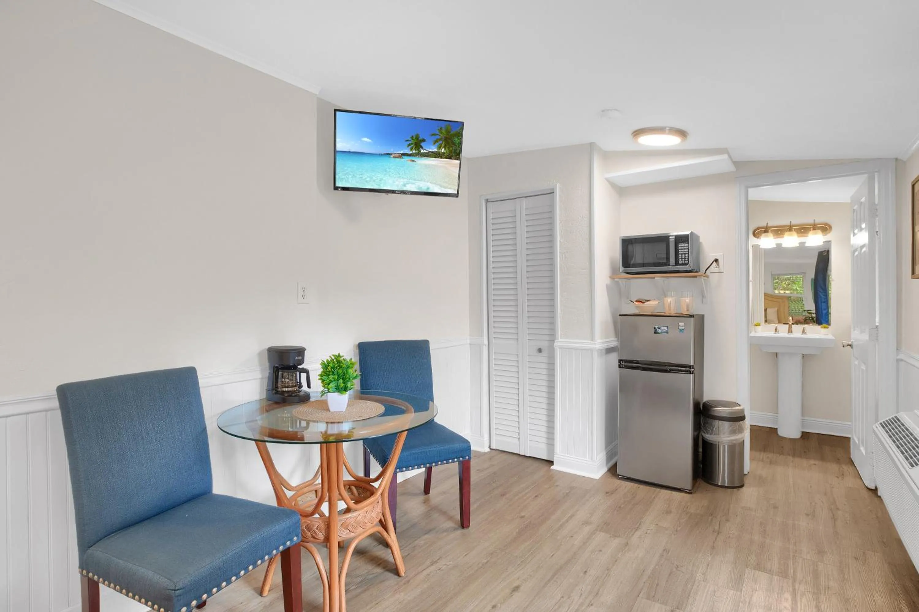 Dining area in Atlantic Bay Resort