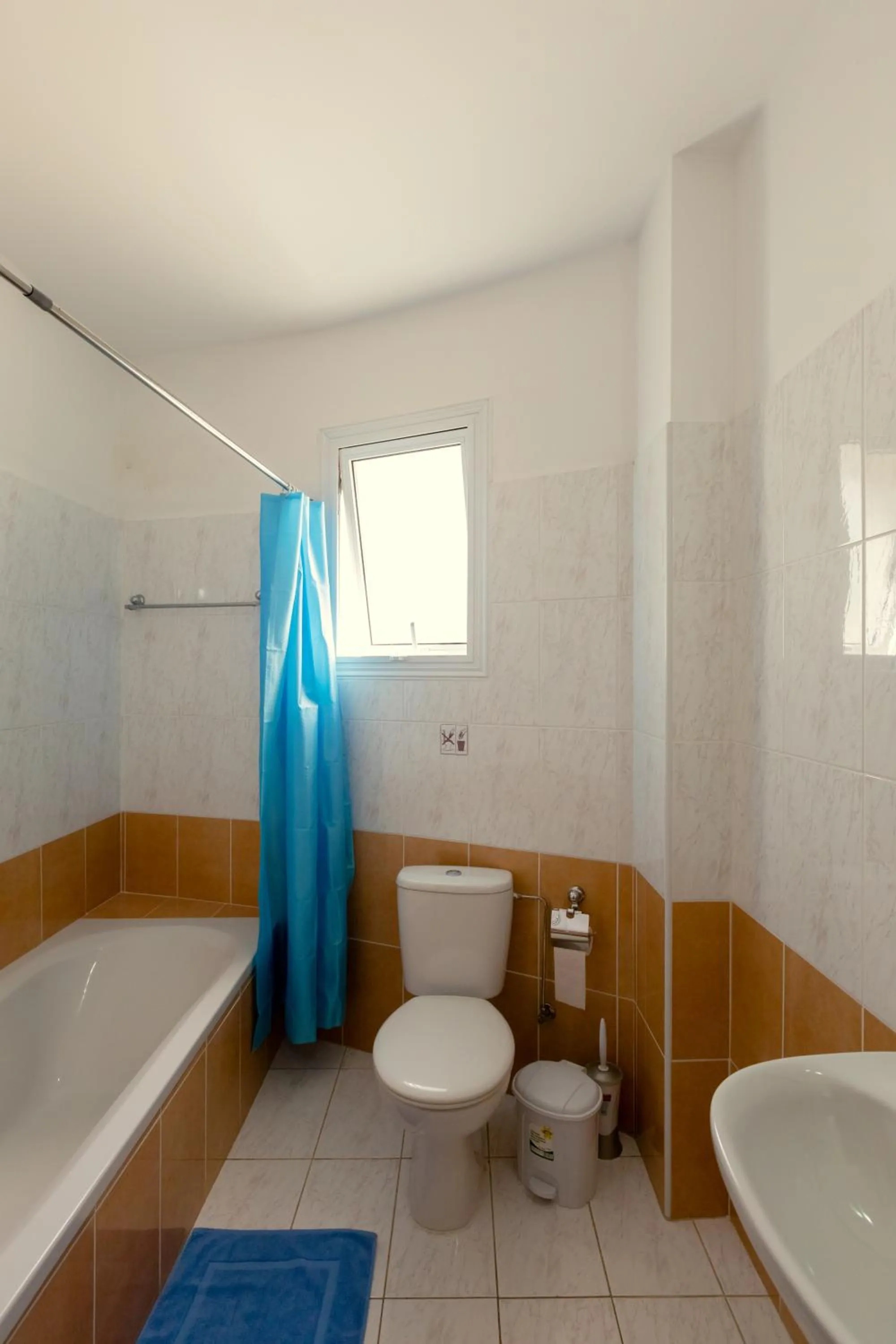 Toilet in Oceania Bay Village