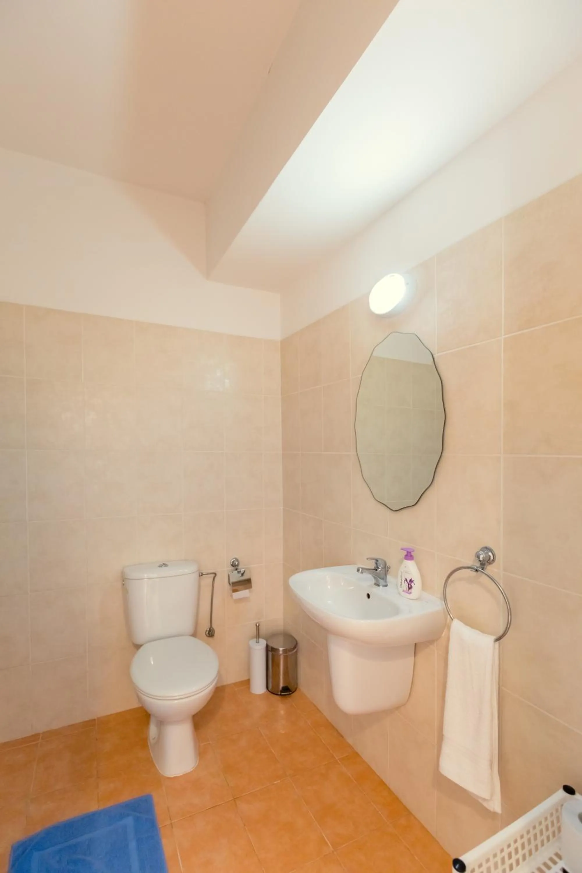 Toilet in Oceania Bay Village