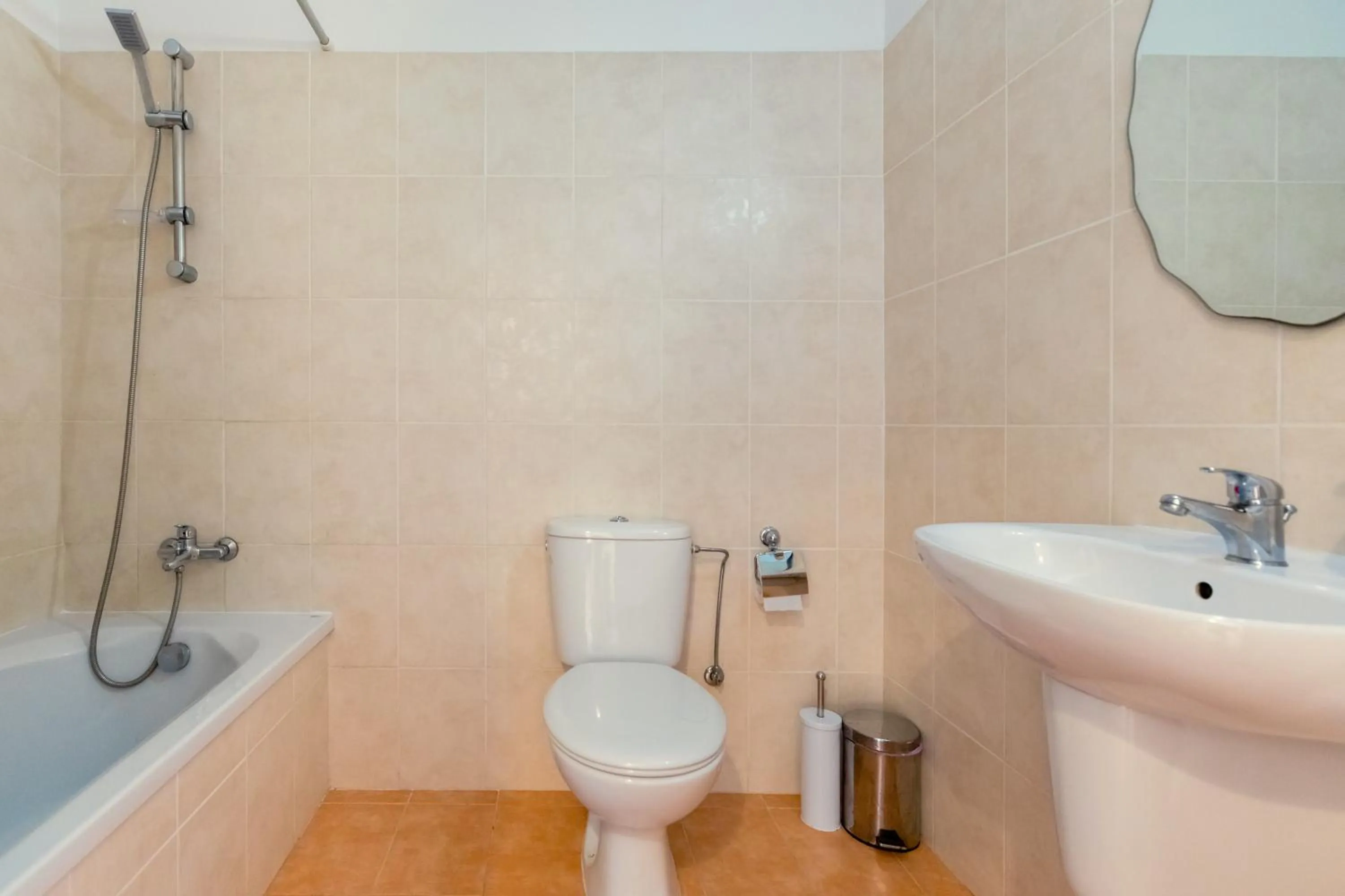 Toilet in Oceania Bay Village