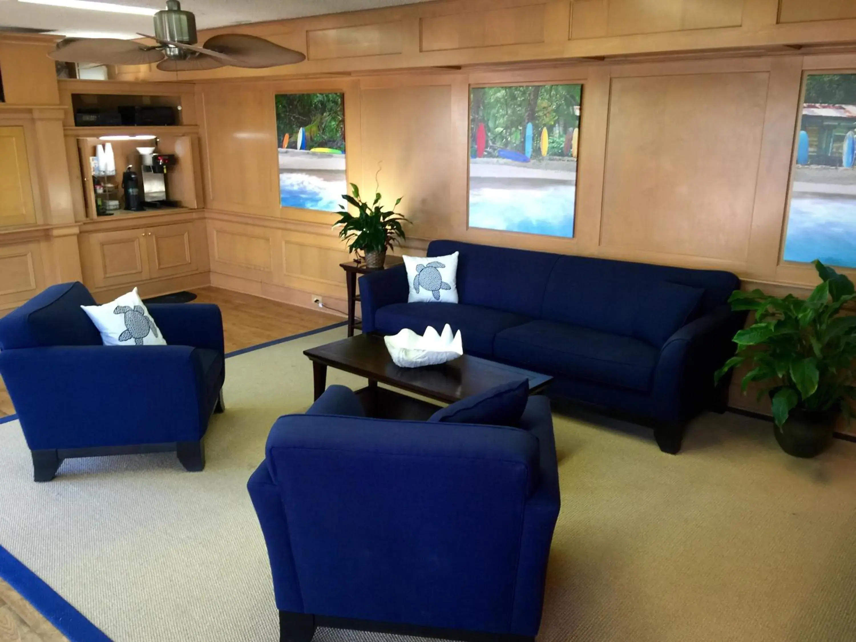Lobby or reception, Seating Area in Coral Sands Inn